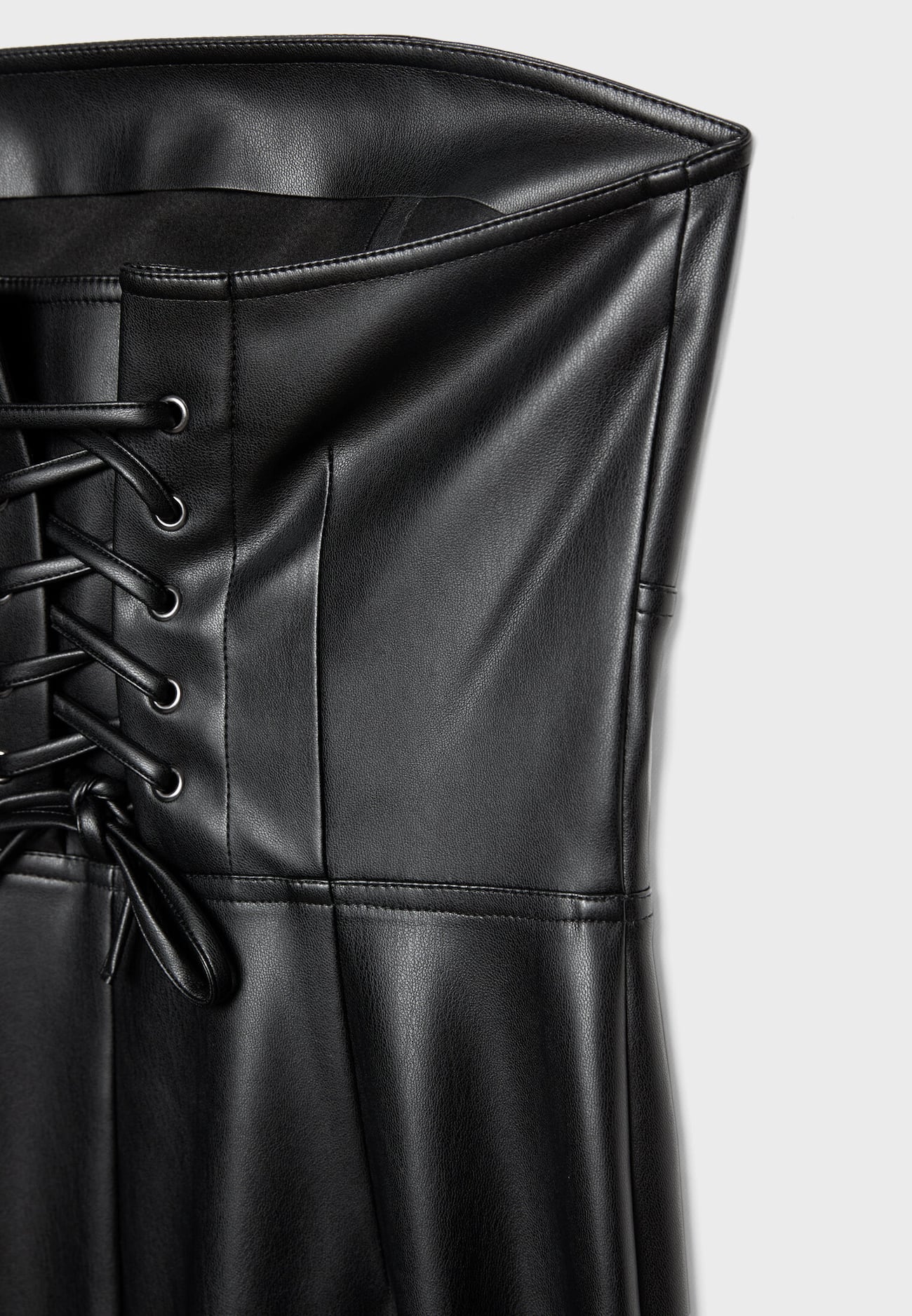 Vestido midi de couro sintético