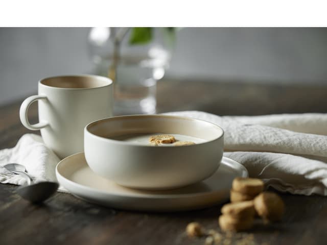 Studio Round North Krus 33 cl Matte white/Matte sand