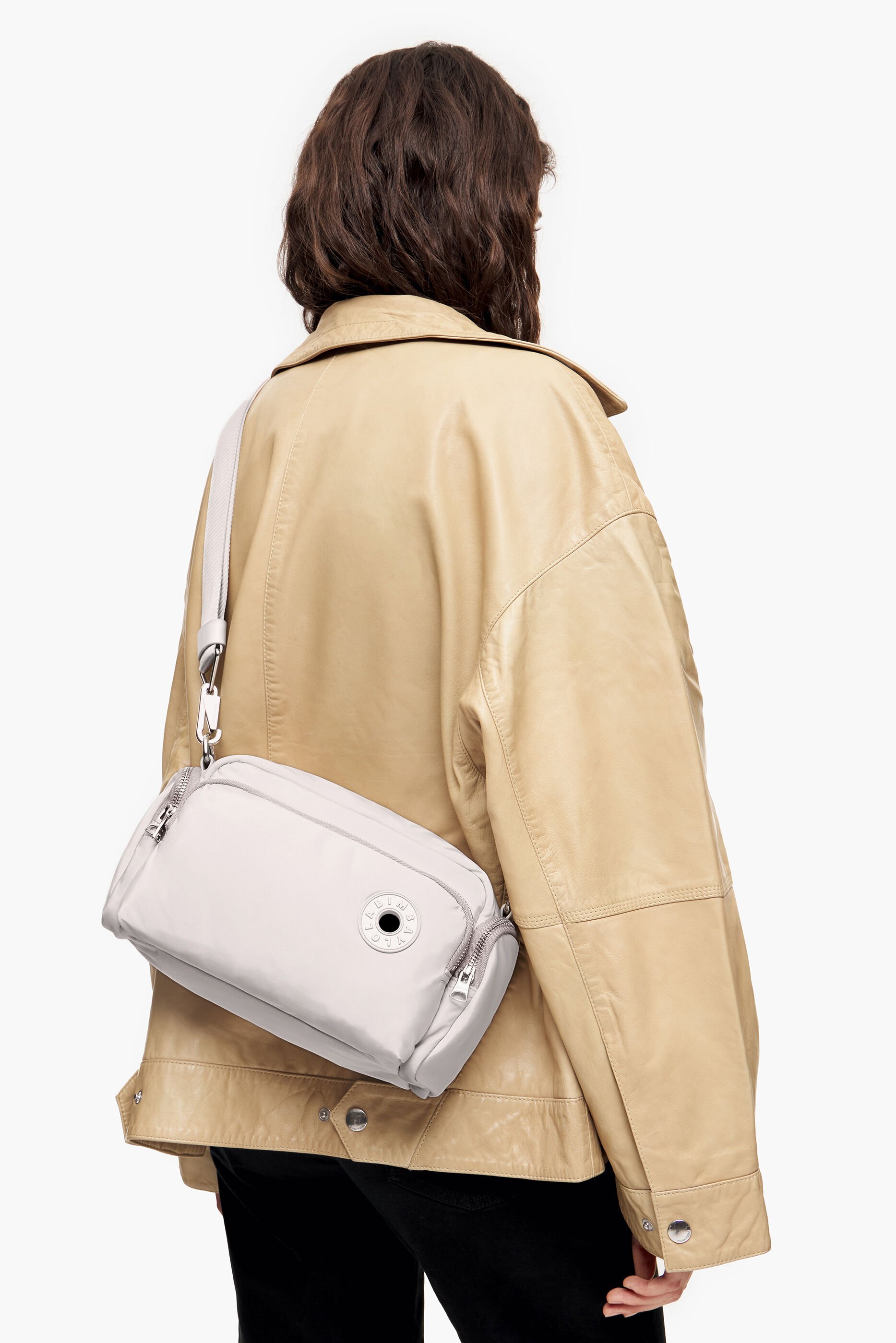 Bolsa de ombro tamanho M em nylon cor marfim