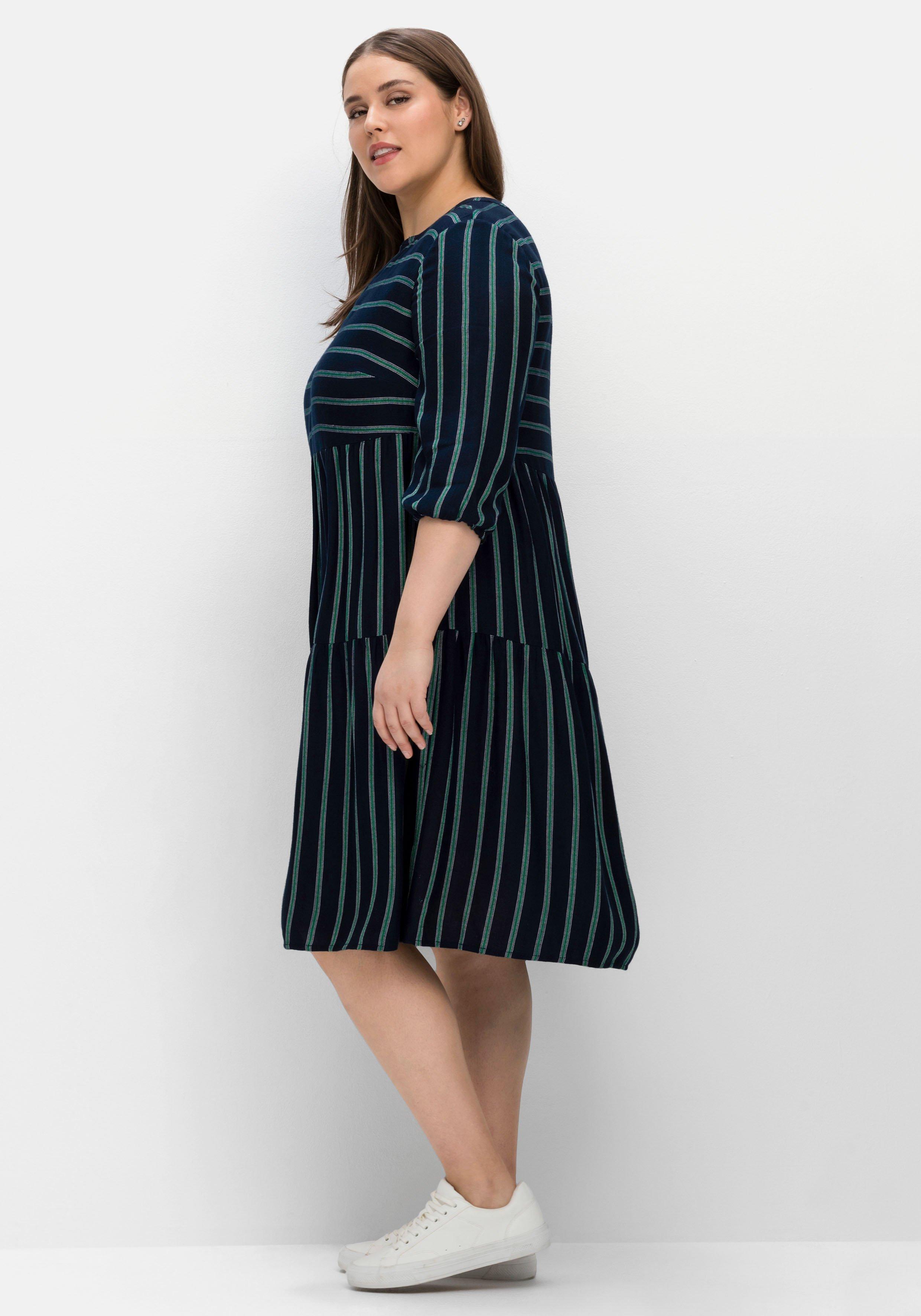 Gestreiftes Kleid in Kaskadenform, aus Viskosetwill