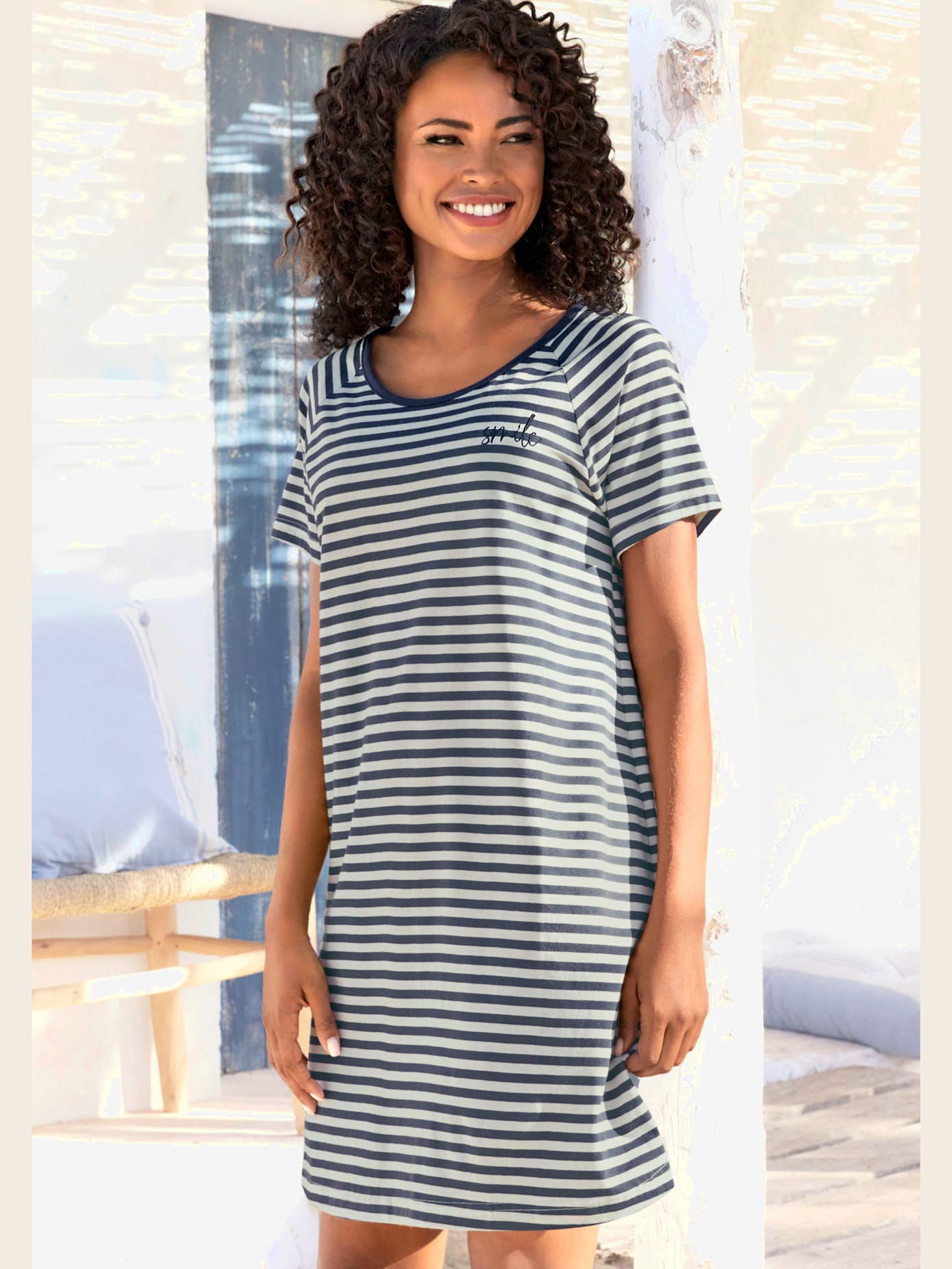 Chemise de nuit t-shirt de nuit rayé avec broderie