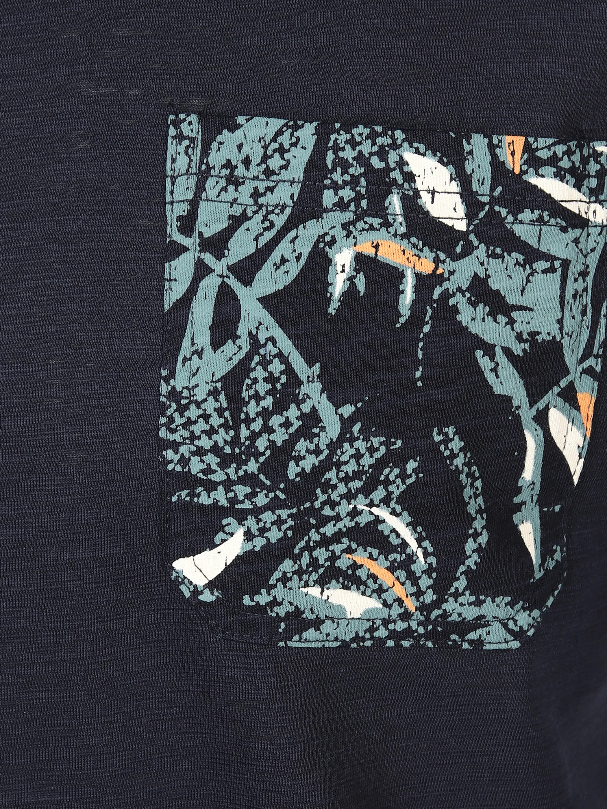 Herren T-Shirt mit gemusterter Brusttasche