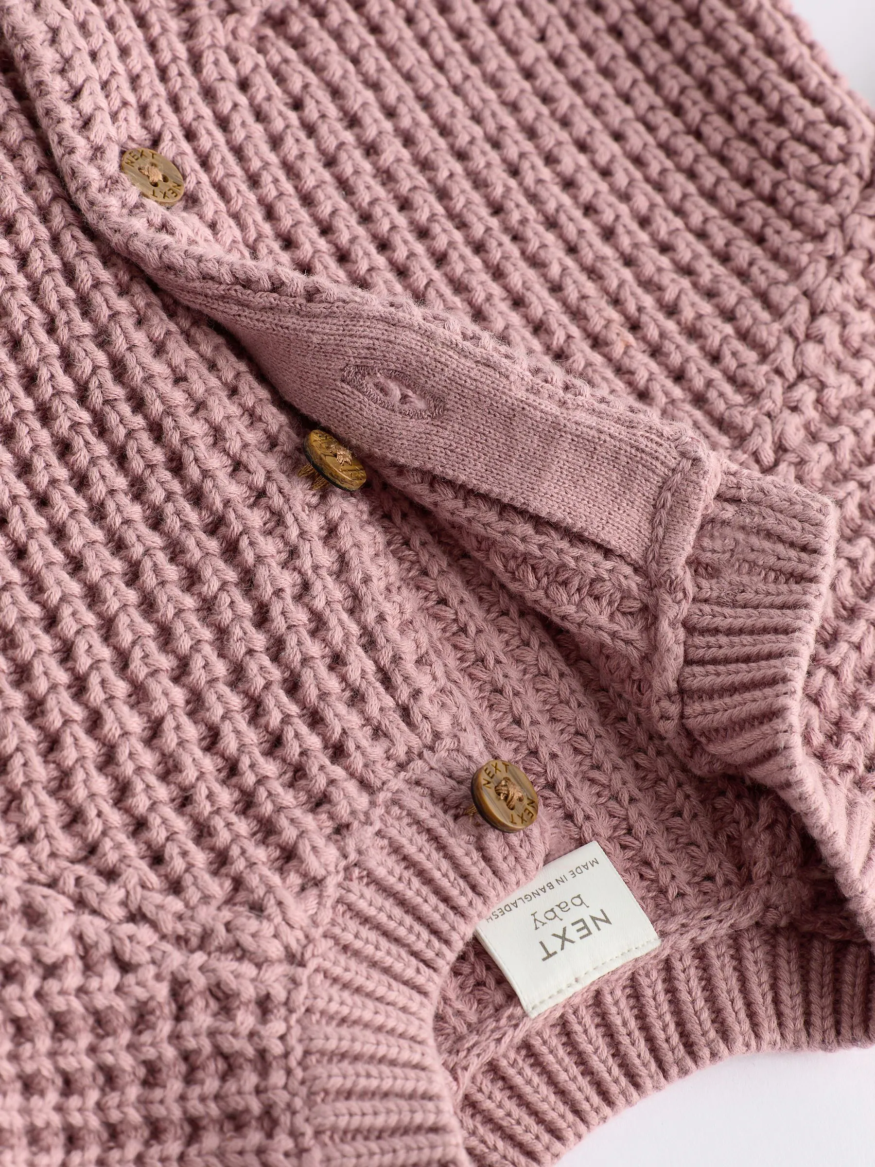 Roze - Gebreid babyvestje met geborduurde slogan op de rug (0mnd-2jr)