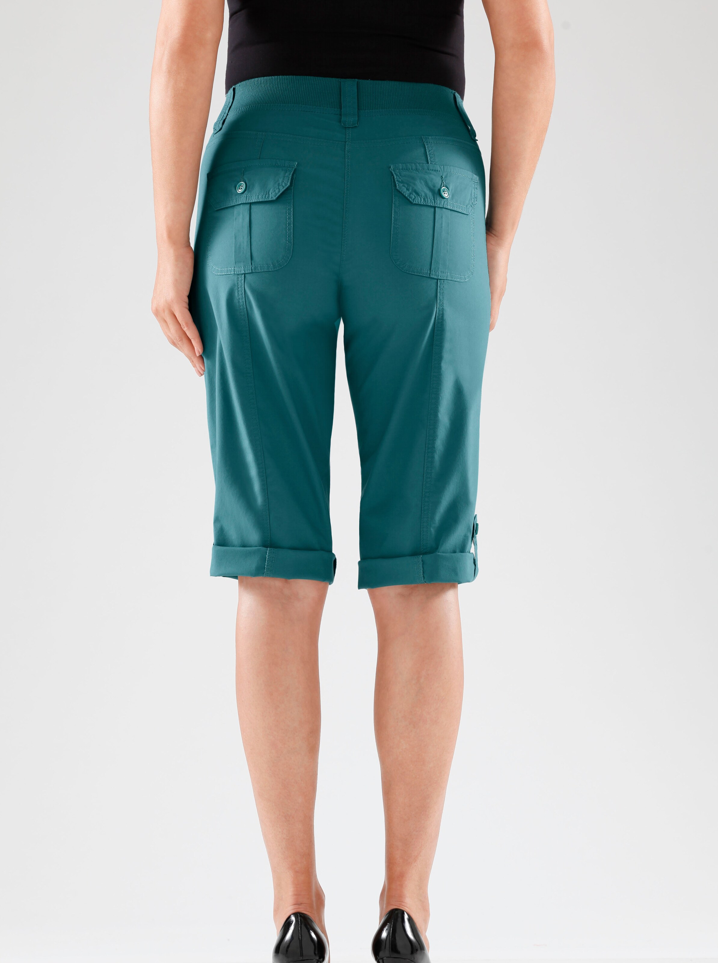 Bermudas in petrol