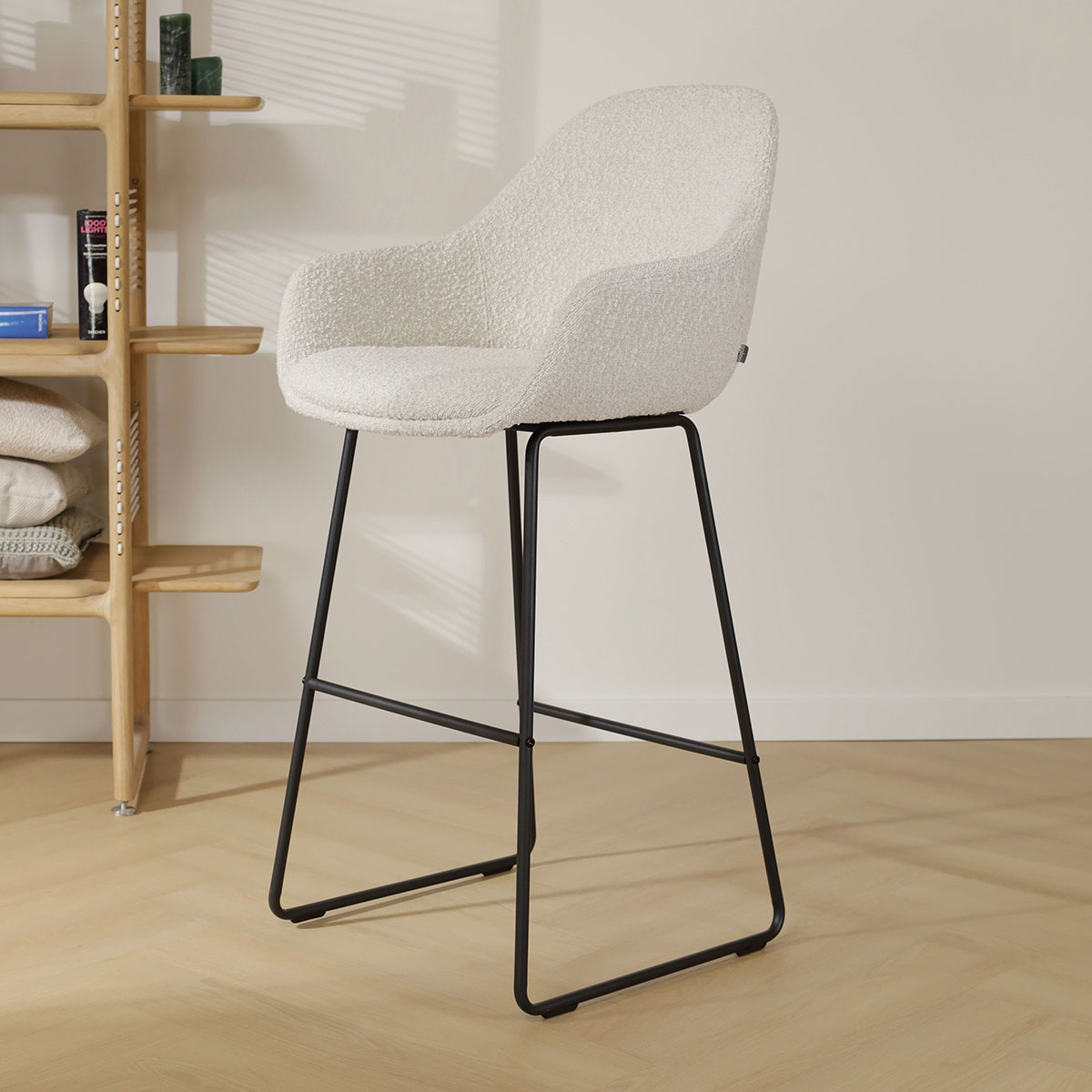 Barkruk Nino-Mae bouclé beige - zwart onderstel - 75 cm