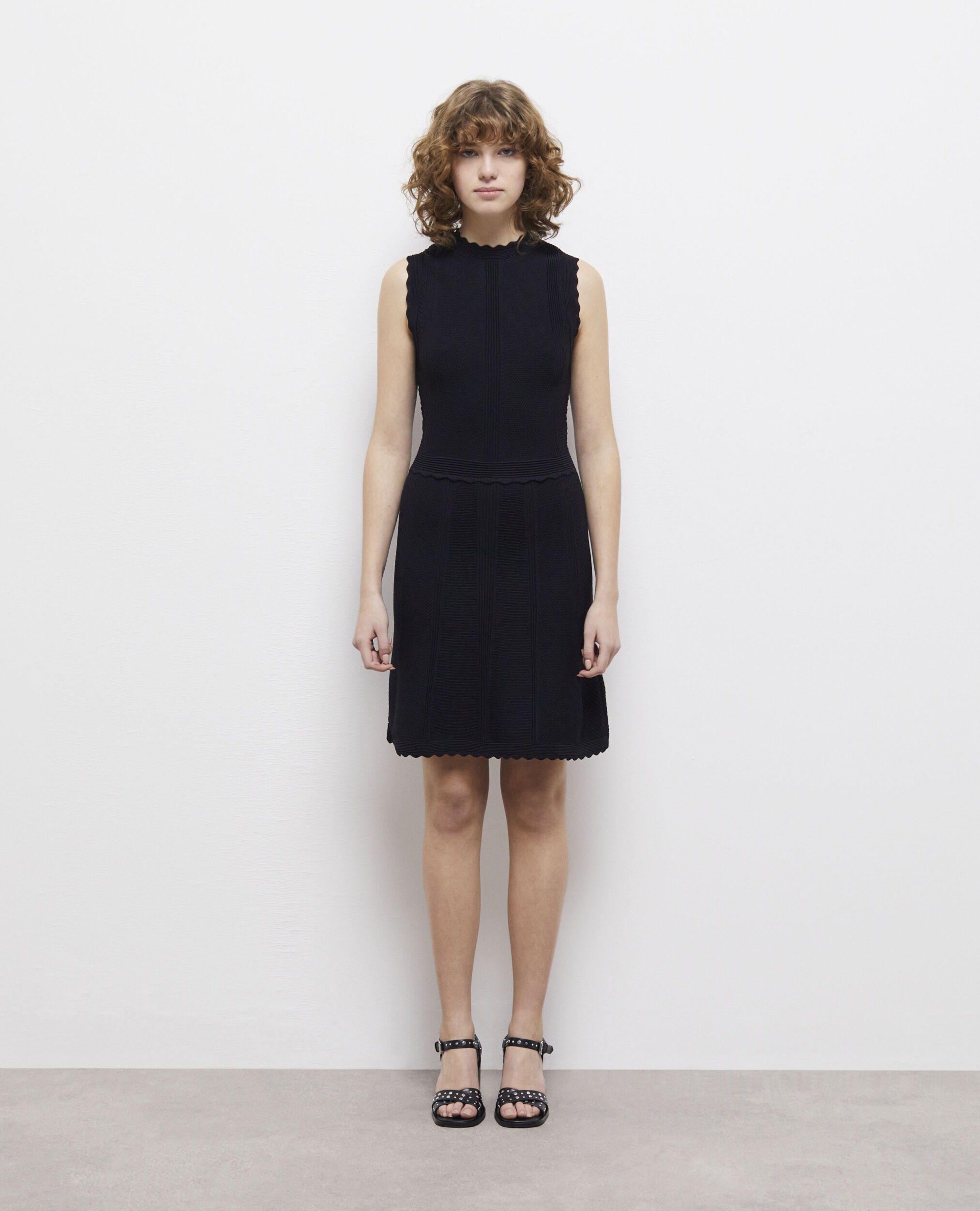 Robe courte noire en maille