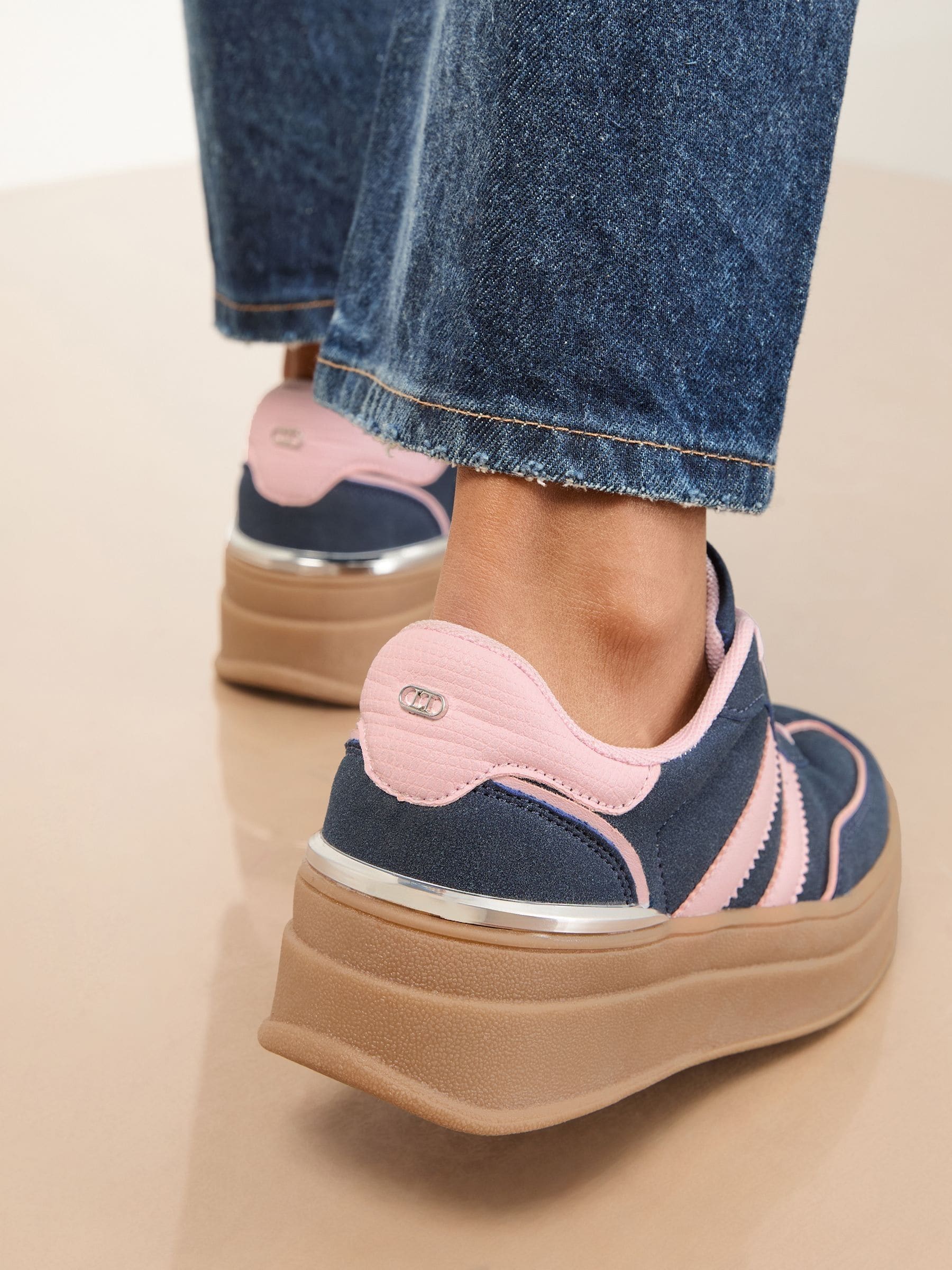 Marineblauw - Lipsy Faux suède sportschoen met dikke zool