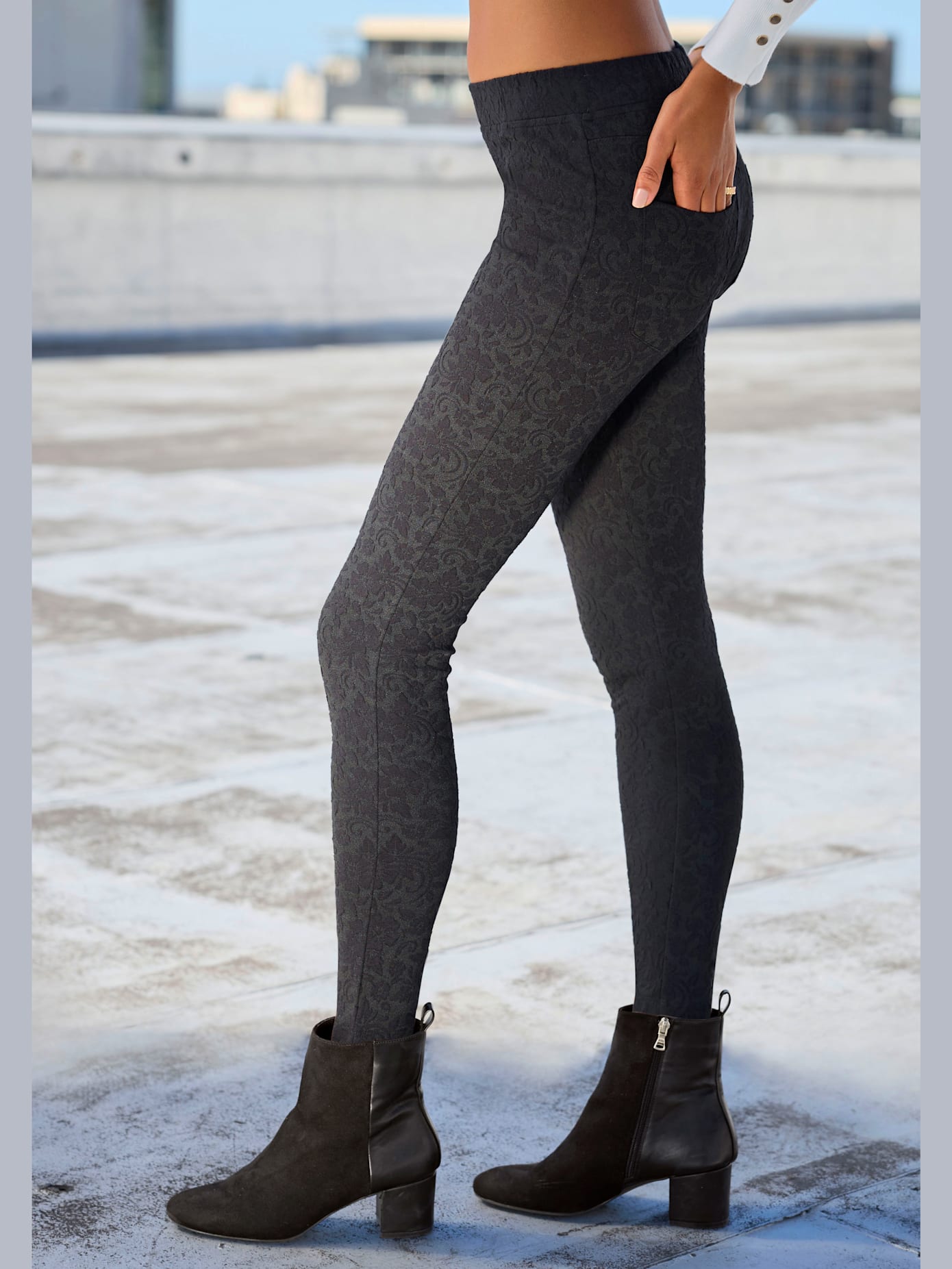 Legging caleçon avec motif floral ton sur ton