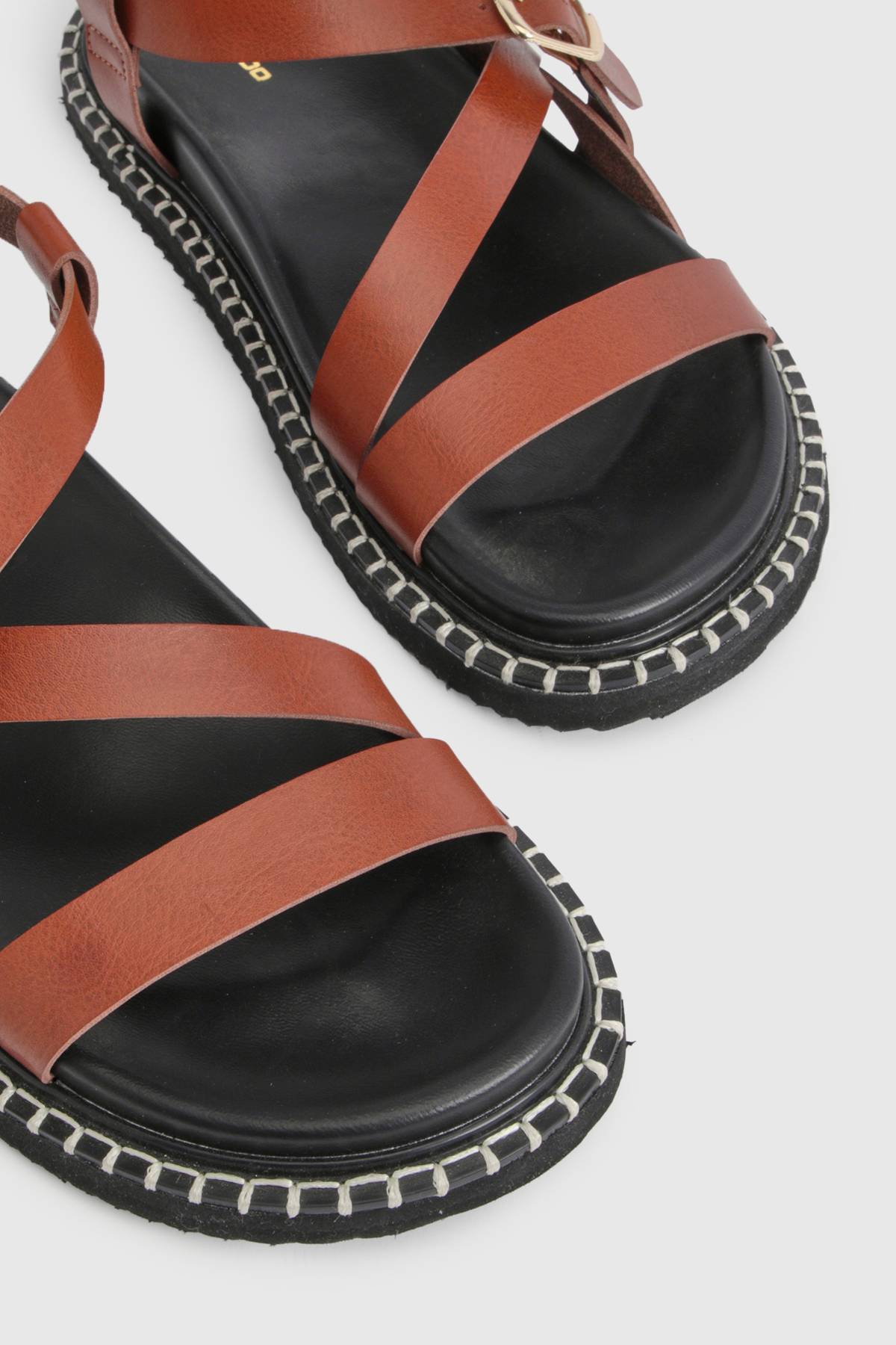 boohoo Sandales À Plateforme Avec Détail De Brides Croisées