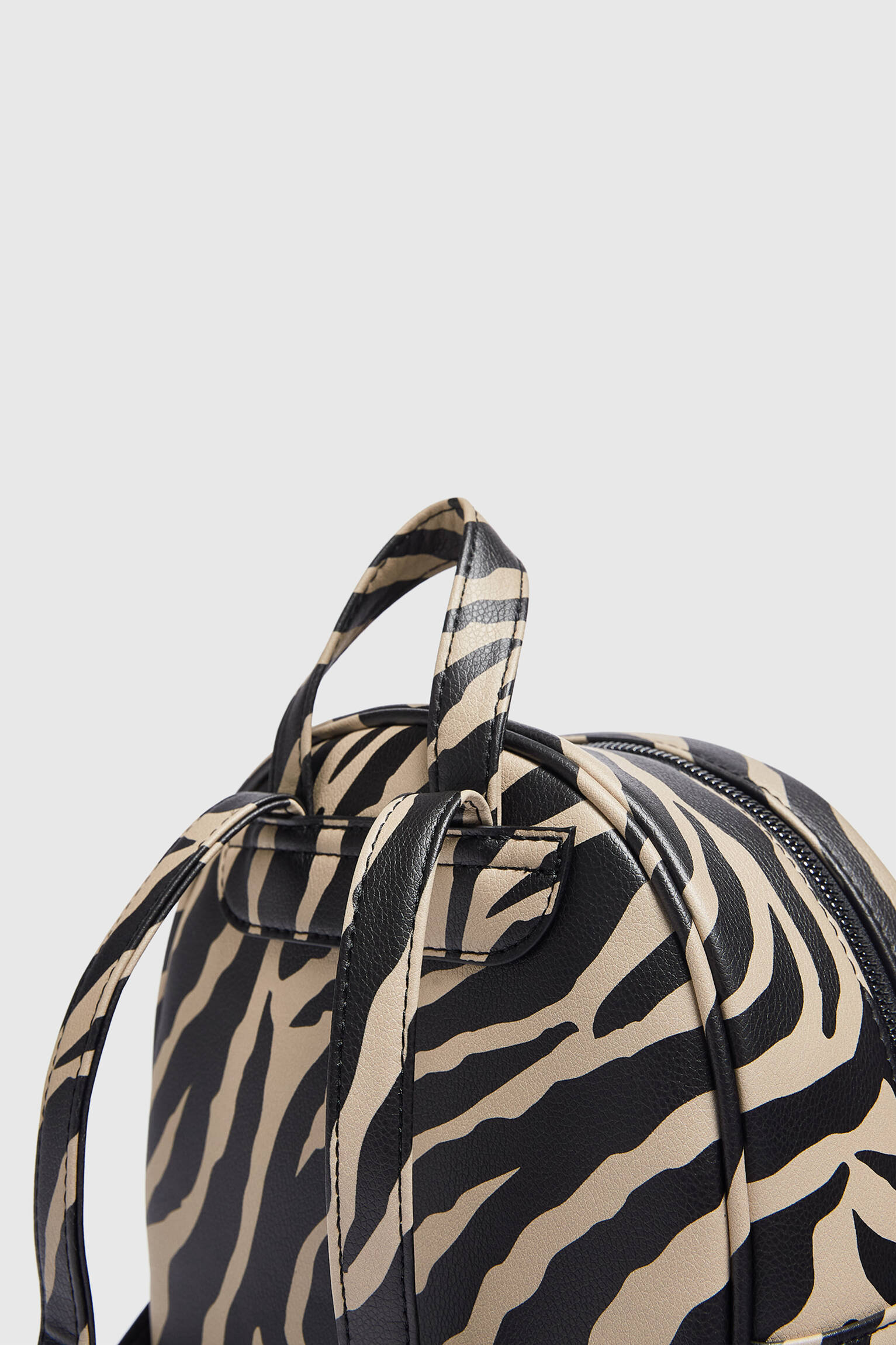 MOCHILA URBANA ESTAMPADA - COMBINADA