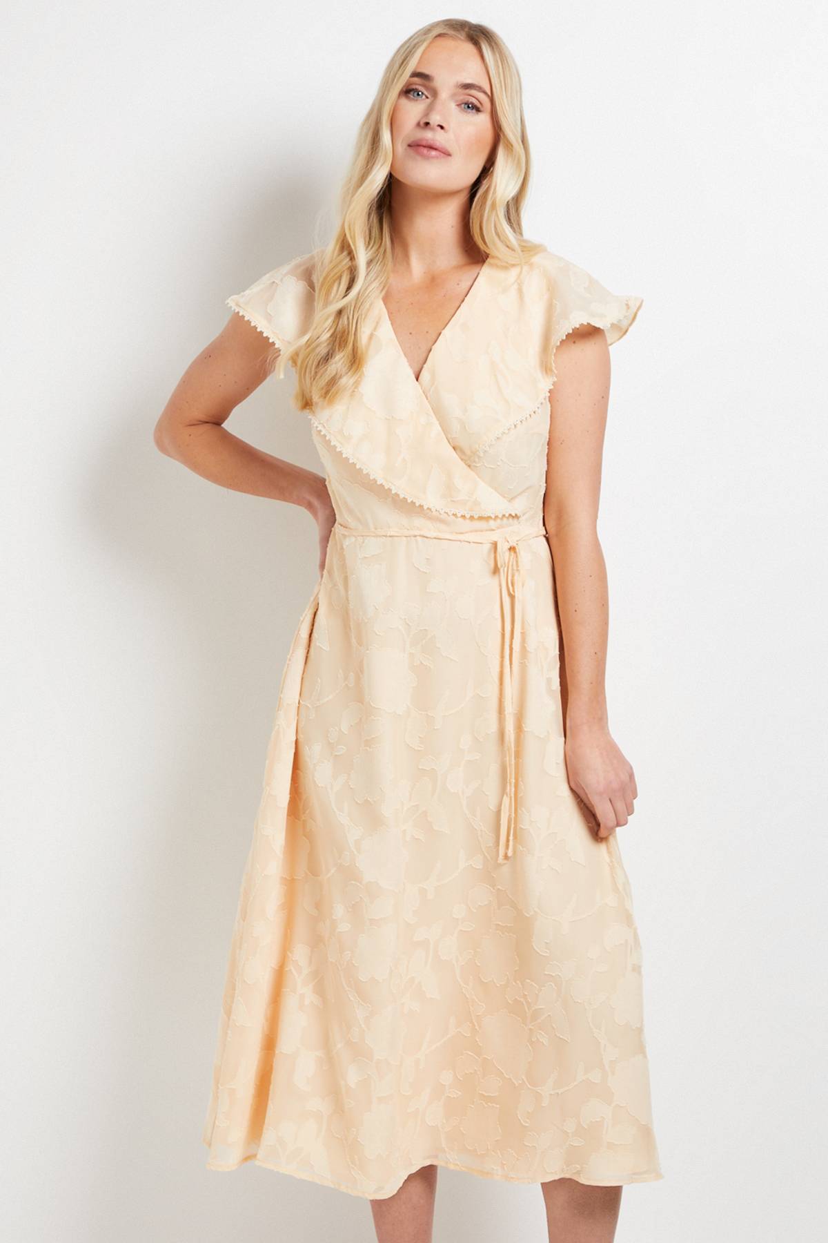 Wallis Robe Mi-Longue à Volants Petite Taille Motif Floral Dévoré