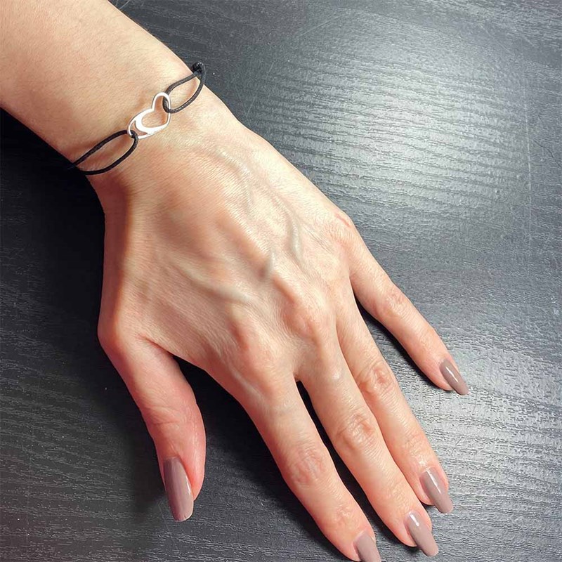 Bracelet coeur sur lien noir