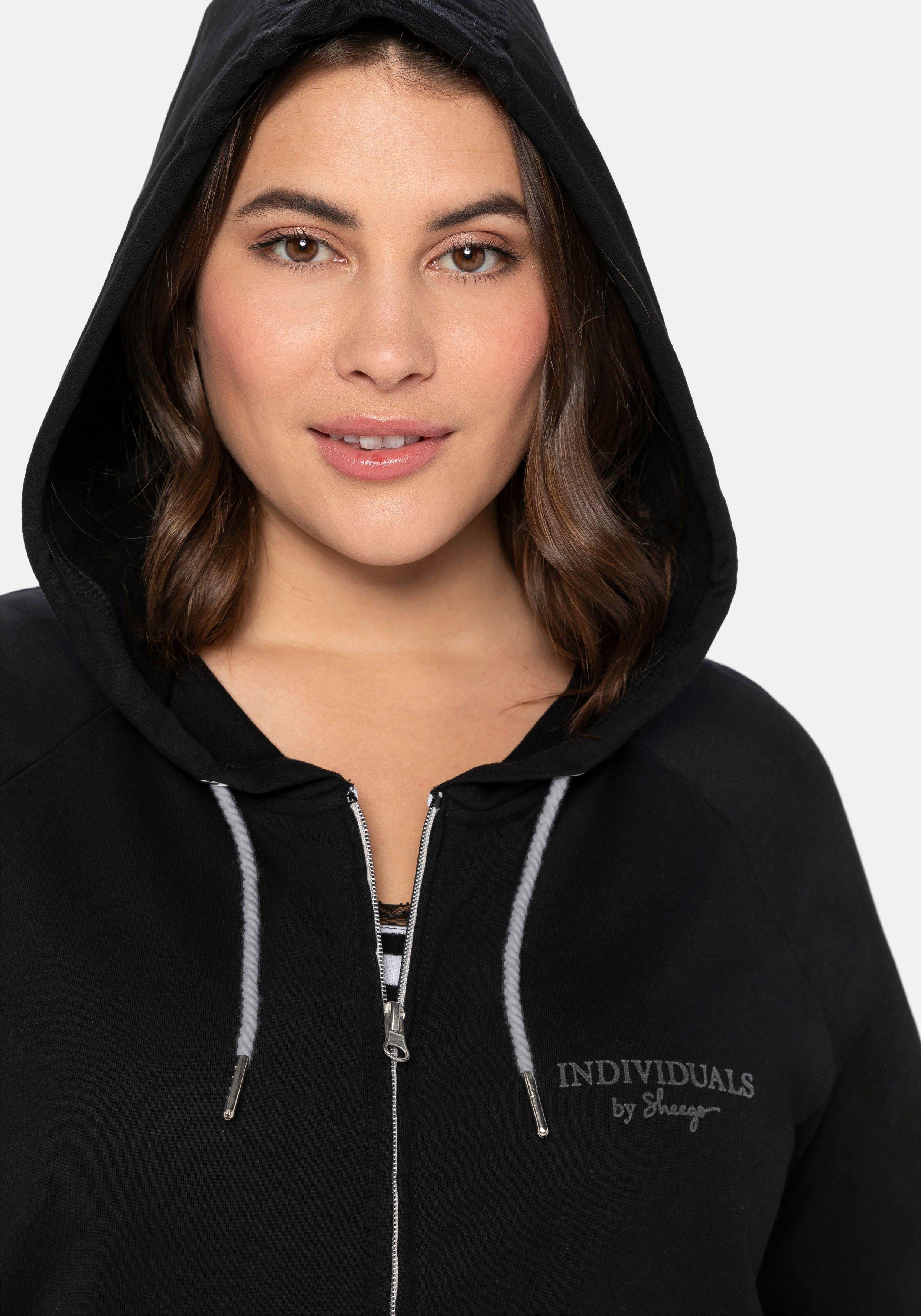 Sweatjacke mit Kapuze und kleinem Brust-Print