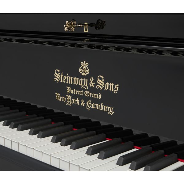 Steinway & Sons O-180
