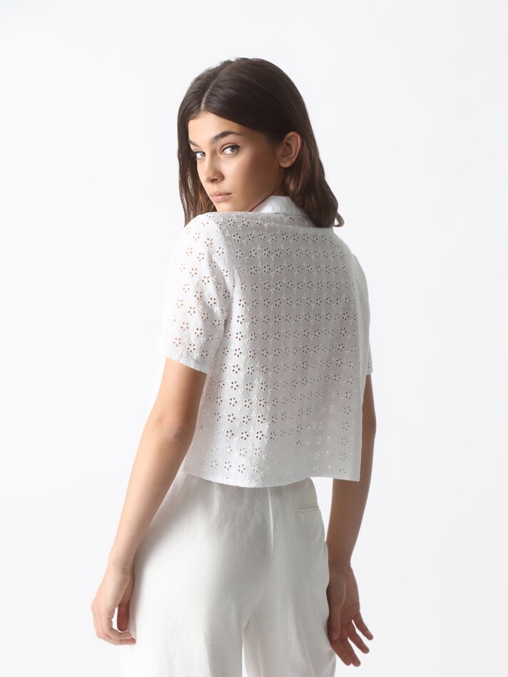 Camisa com bordado suíço - Branca
