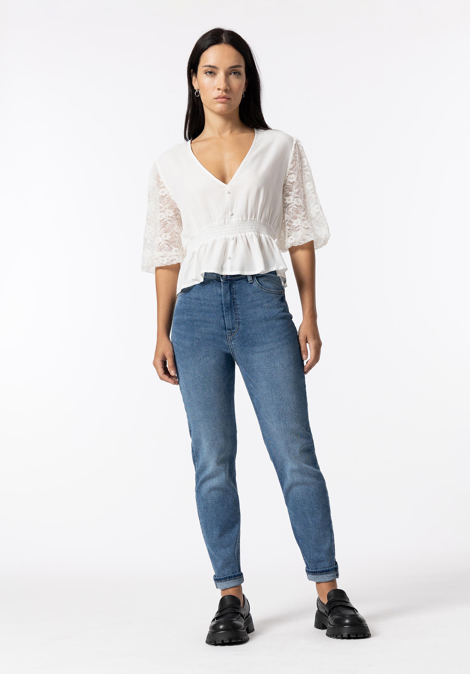 Jeans Mom Slim Fit Cintura Alta