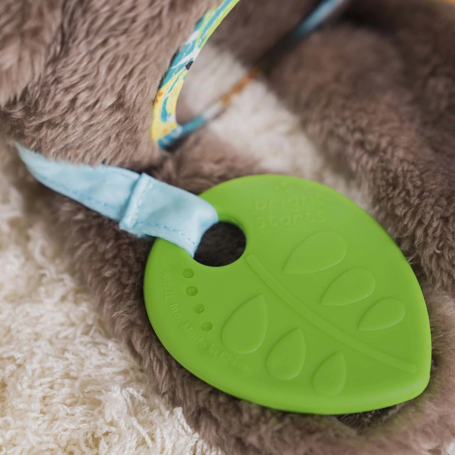 Bright Starts Slingin’ Sloth Travel Buddy™ Faultier