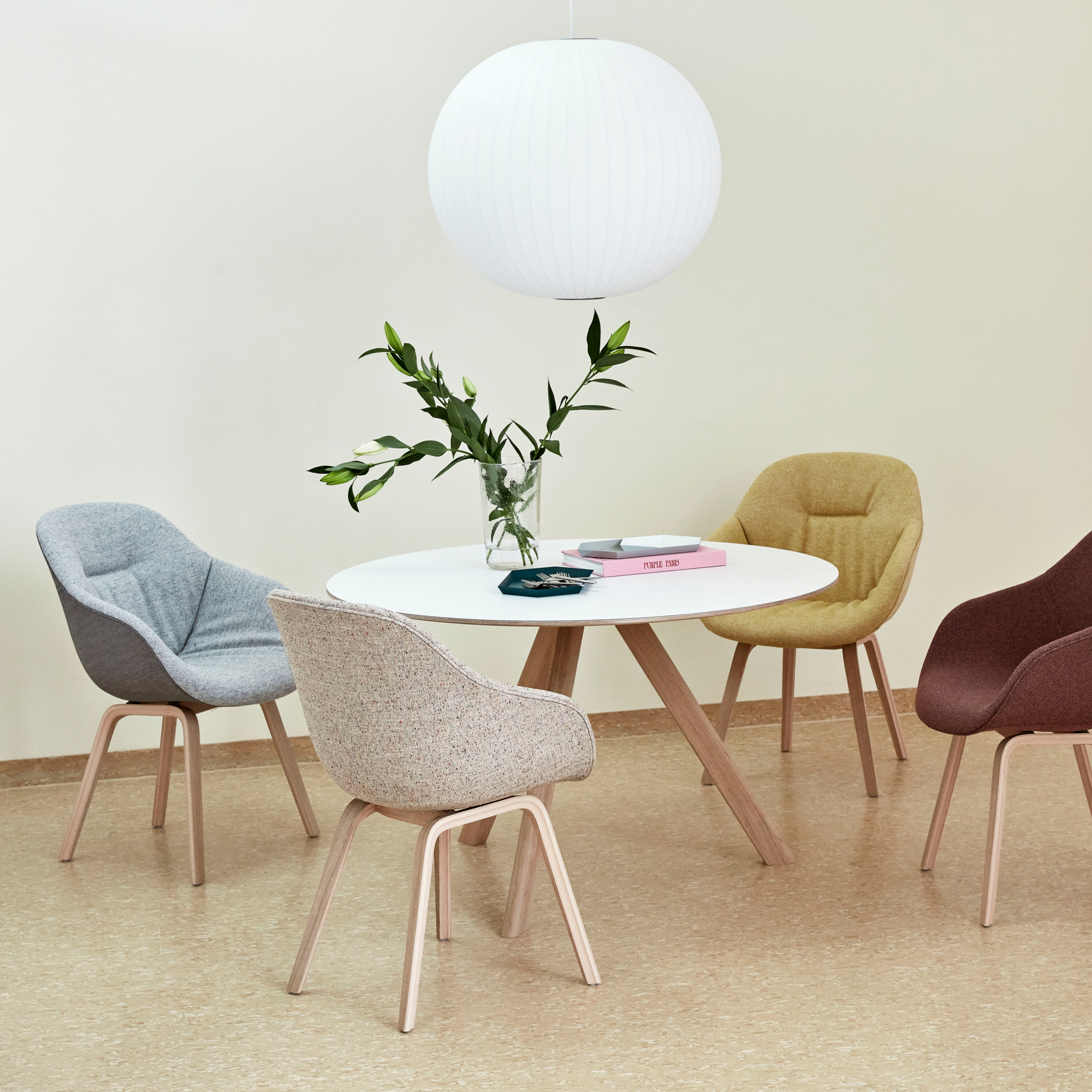 Eettafel CPH 20 Ø120 gelakt onderstel linoleum offwhite blad