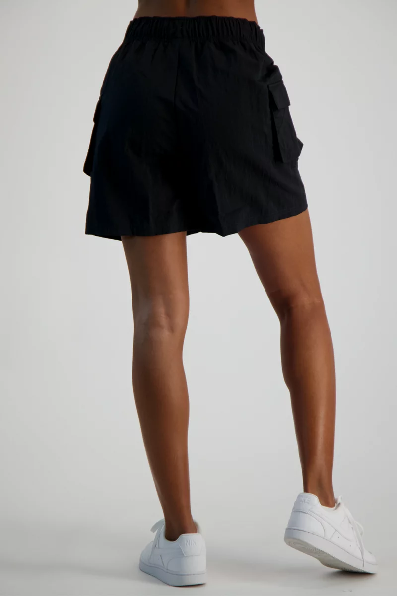 Nike Sportswear Essential Woven Damen Short