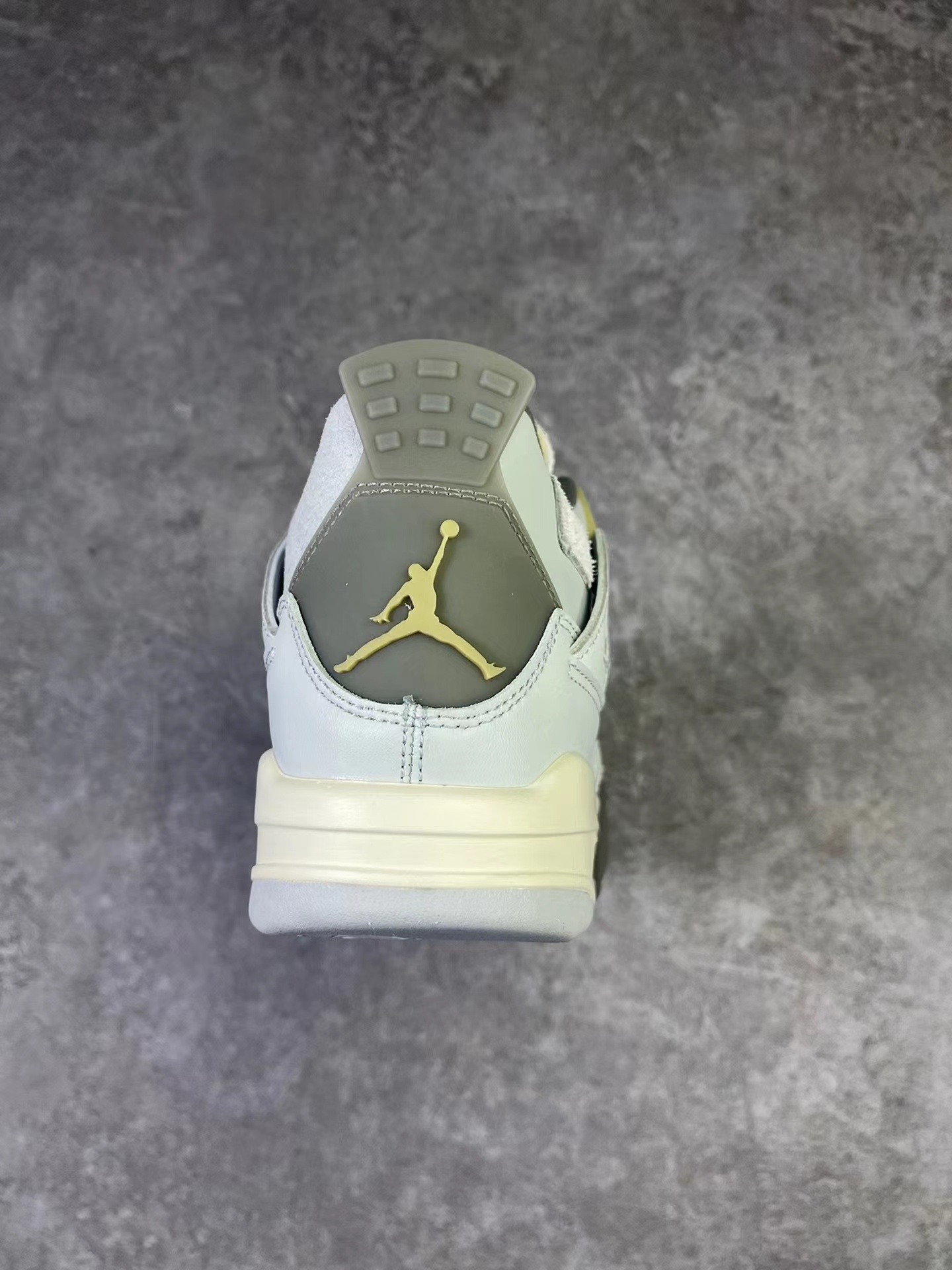 Jordan 4 Retro SE Craft Photon Dust