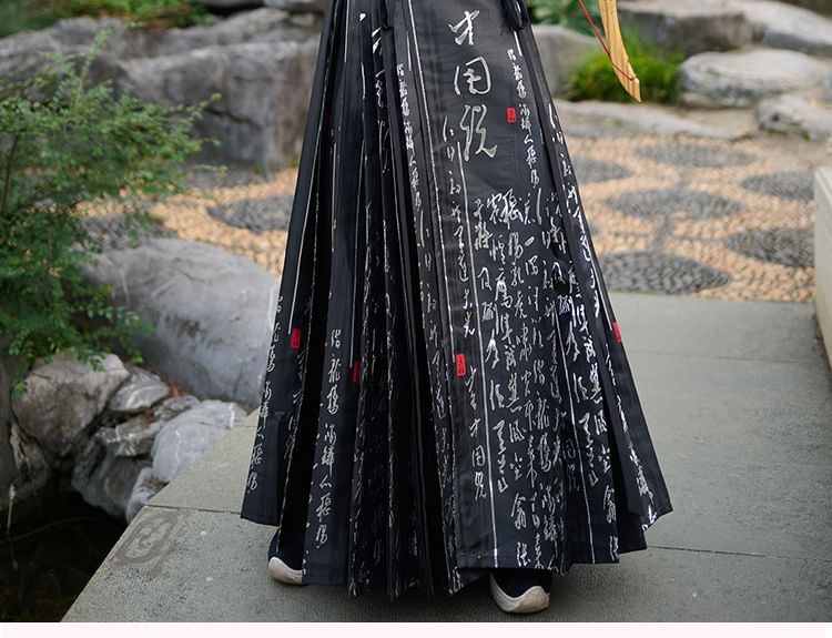 Tangier - Jacquard Hanfu-top met korte mouwen / Maxi Ma Mian-rok met Chinese karakterprint