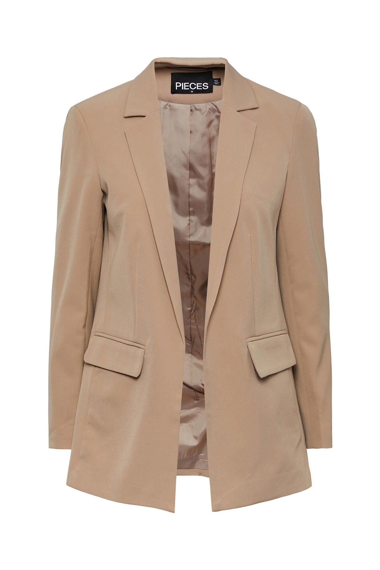 Blazer oversized com mangas compridas, bolsos falsos e lapela no decote.