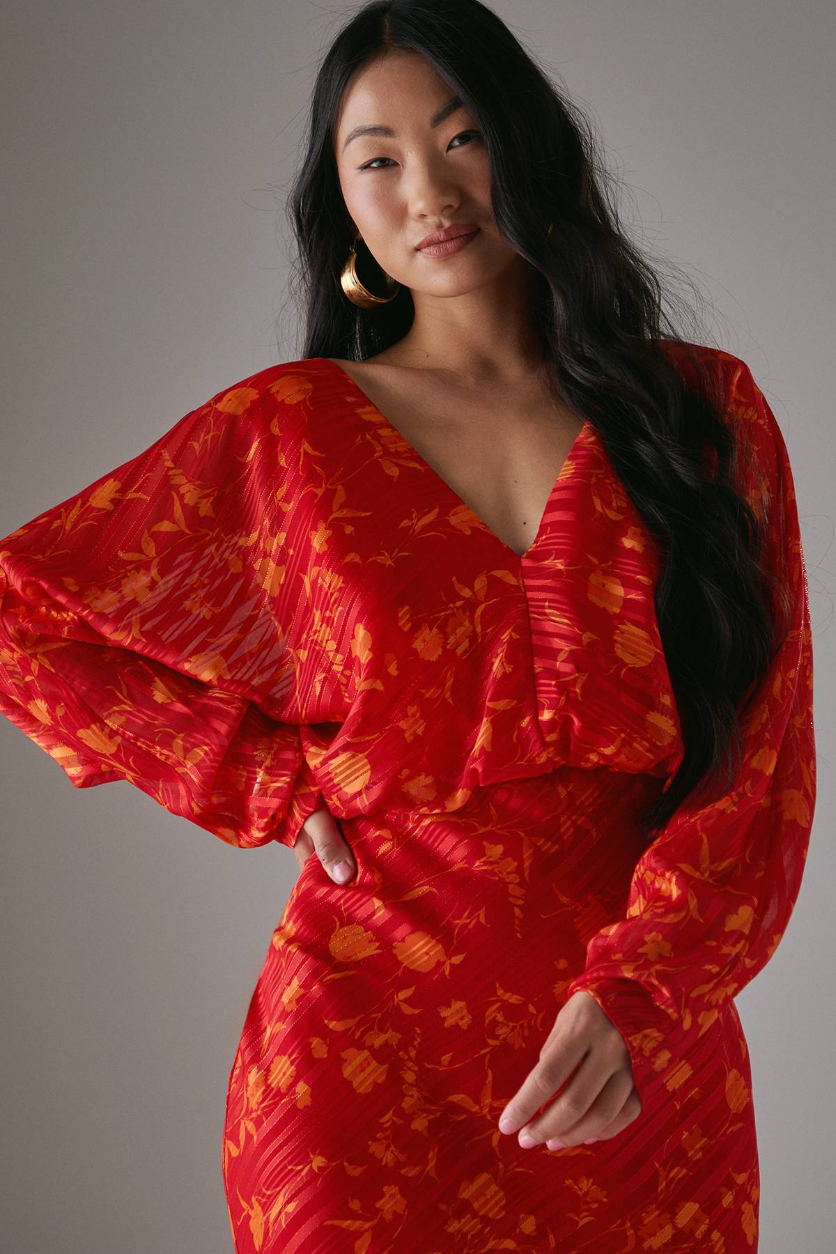 Warehouse Robe Midi Petite à Rayures Ombrées avec Manches Chauve-Souris et Décolleté Plongeant