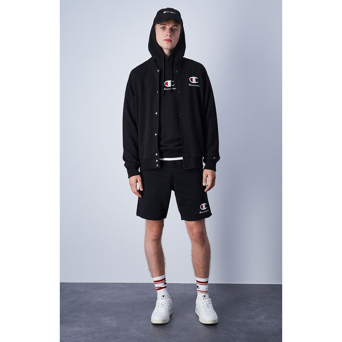 CHAMPION<br>Moletom com capuz e logotipo centralizado