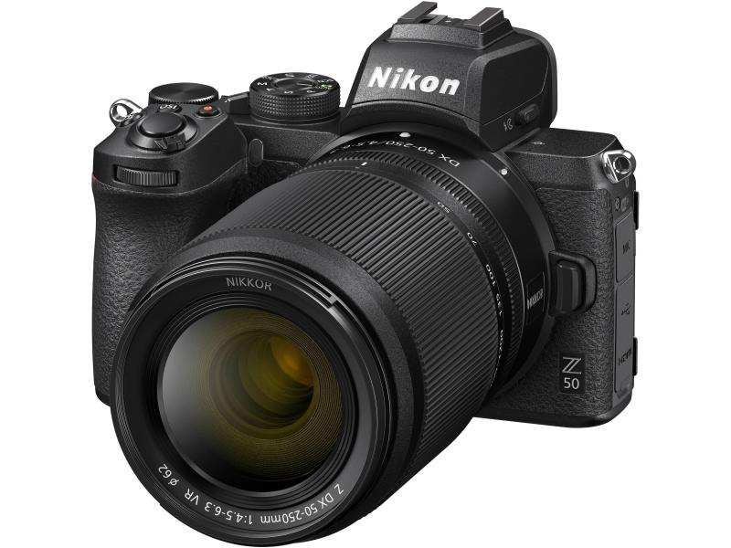 Nikon Fotokamera Z50 16-50mm / 50-250mm Messenger-Bag Kit Spiegellose Nikon-Kamera mit zwei Objektiven, Tasche und SD Karte