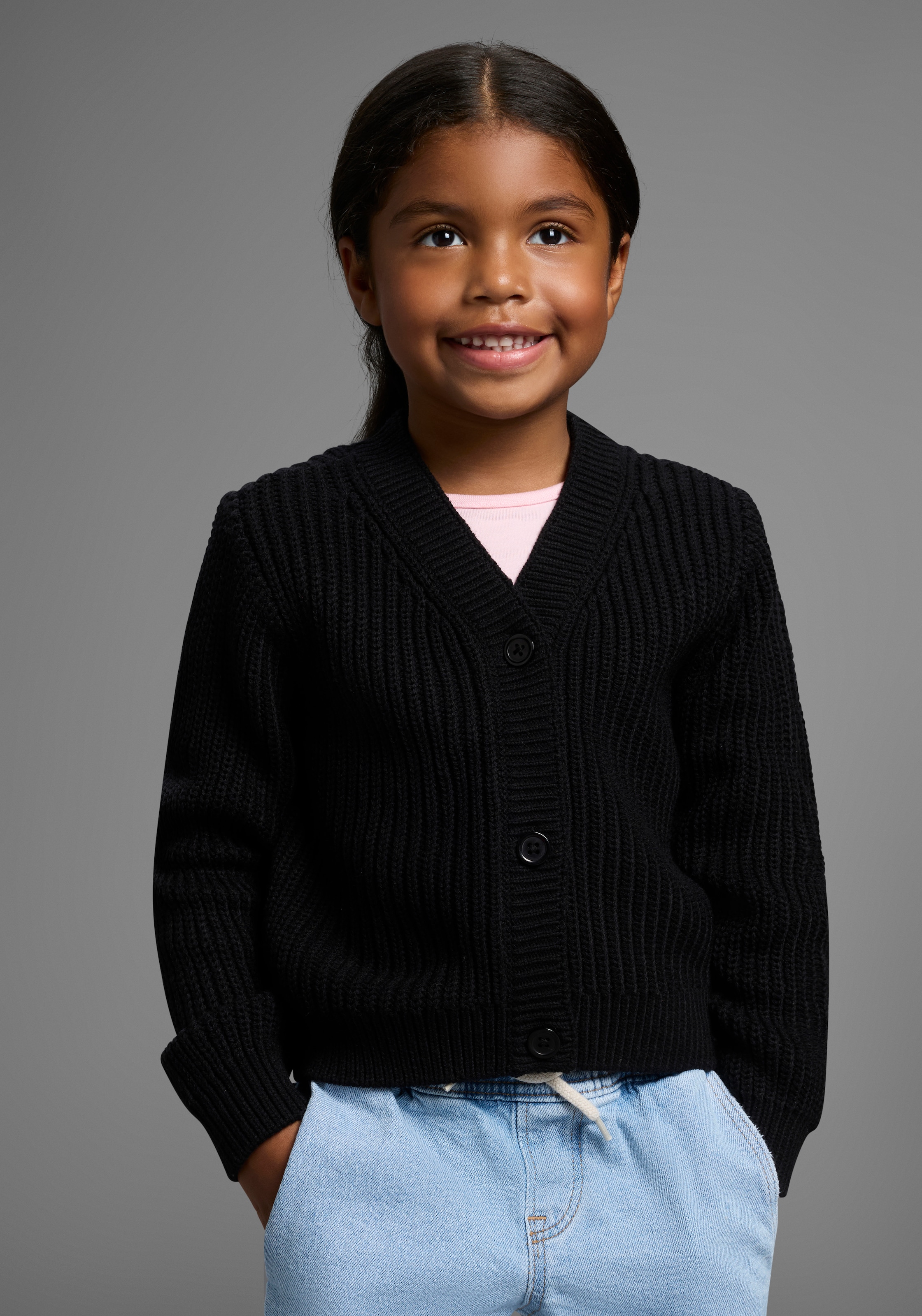 KIDSWORLD Strickjacke »Strickjacke Basic-Style«, Strickjacke, toll zu allem zu kombinieren