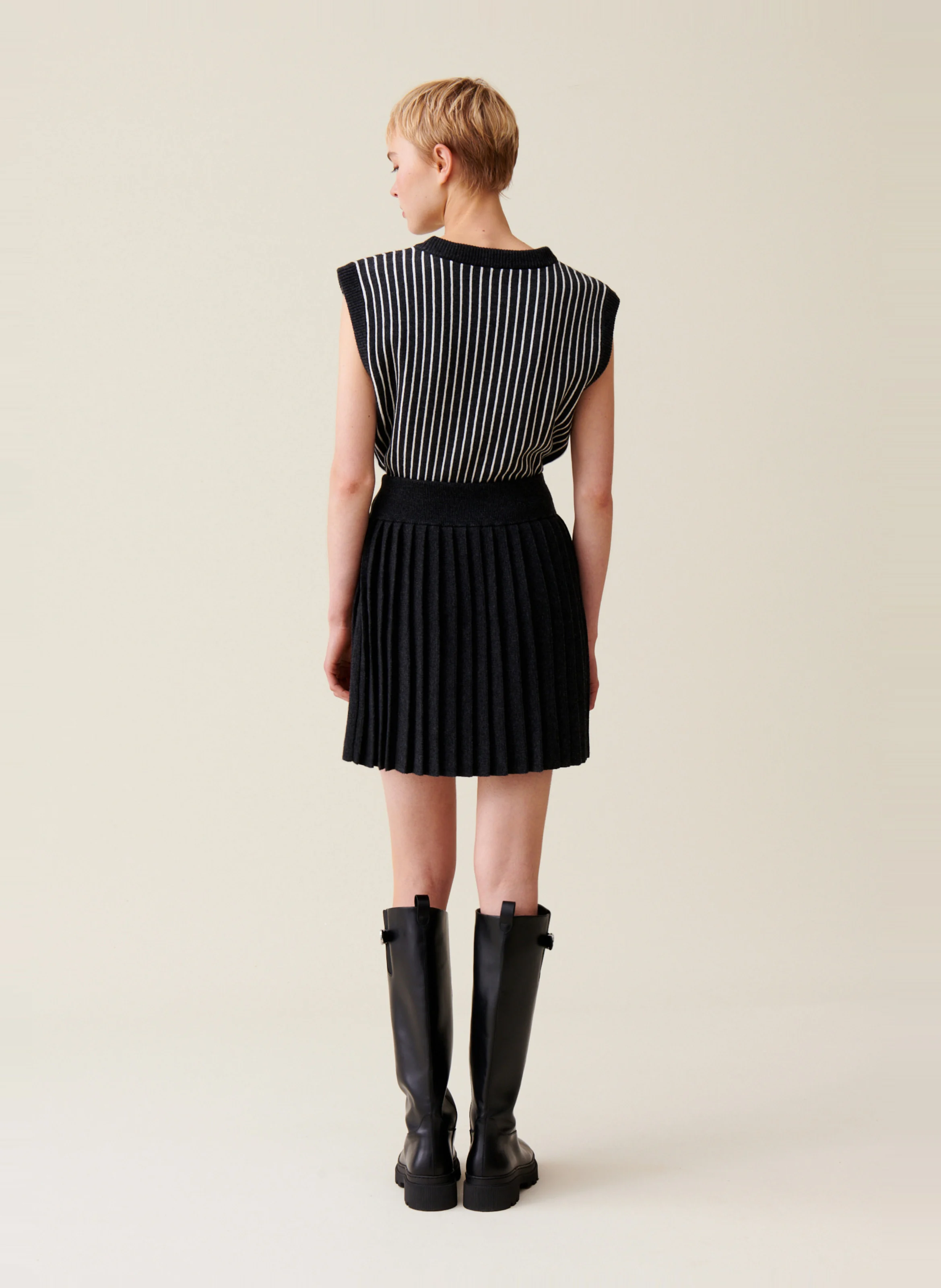 Jupe courte plissée en maille | Gris