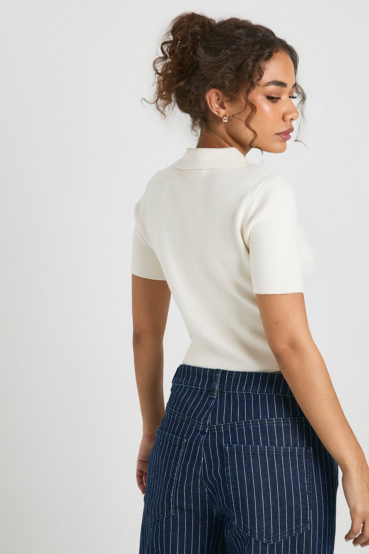 boohoo Haut court en maille compacte à col zippé et manches courtes