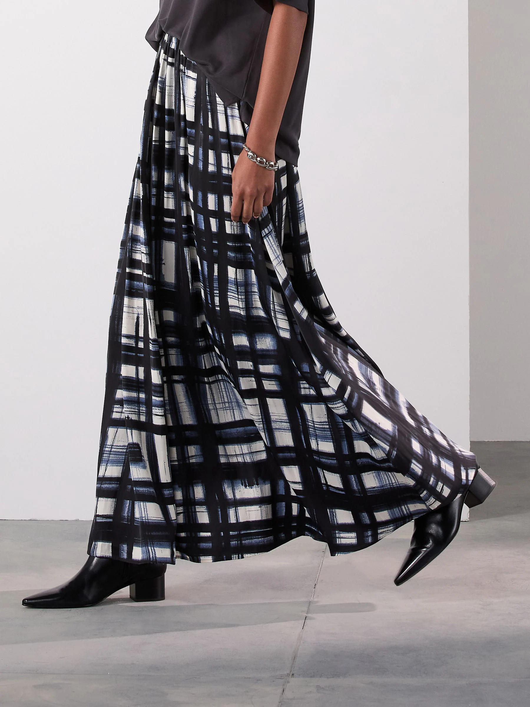 Crème/marineblauw ruit - Satin Pleated Maxi Skirt