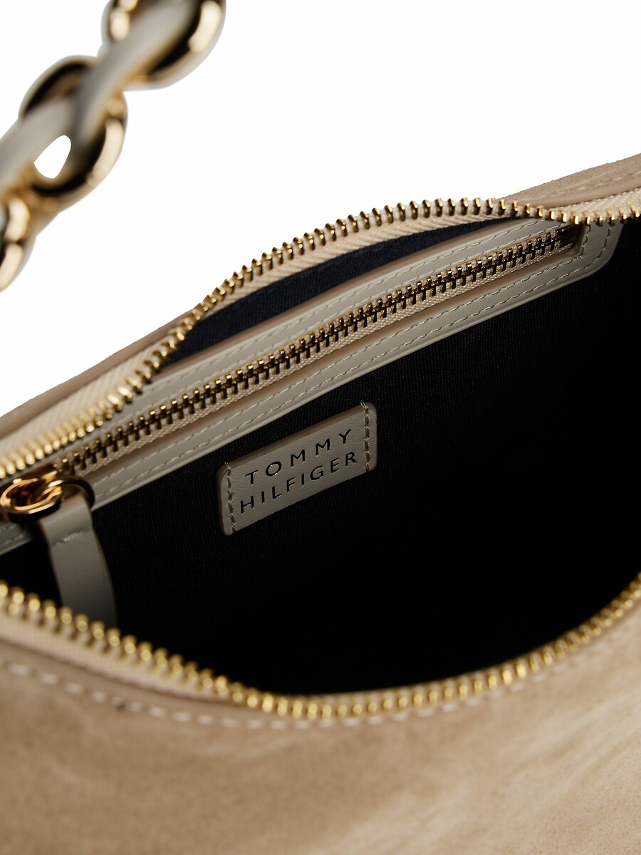 TOMMY HILFIGER<br>Bolsa de ombro em couro, em formato de foice