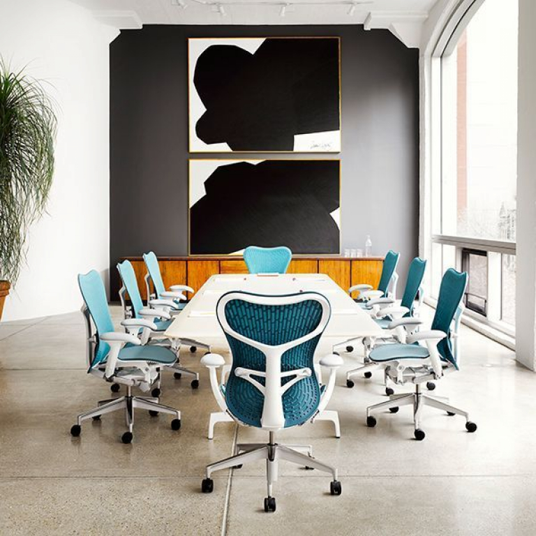 Herman Miller Mirra 2 bureaustoel zwart, grafiet onderstel, harde wielen