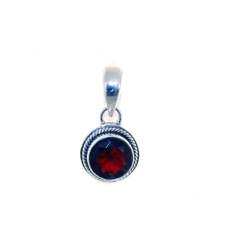 Pendentif en argent et grenat facetté