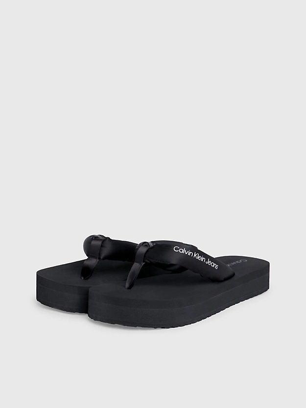 Chinelo com bandeja de cetim