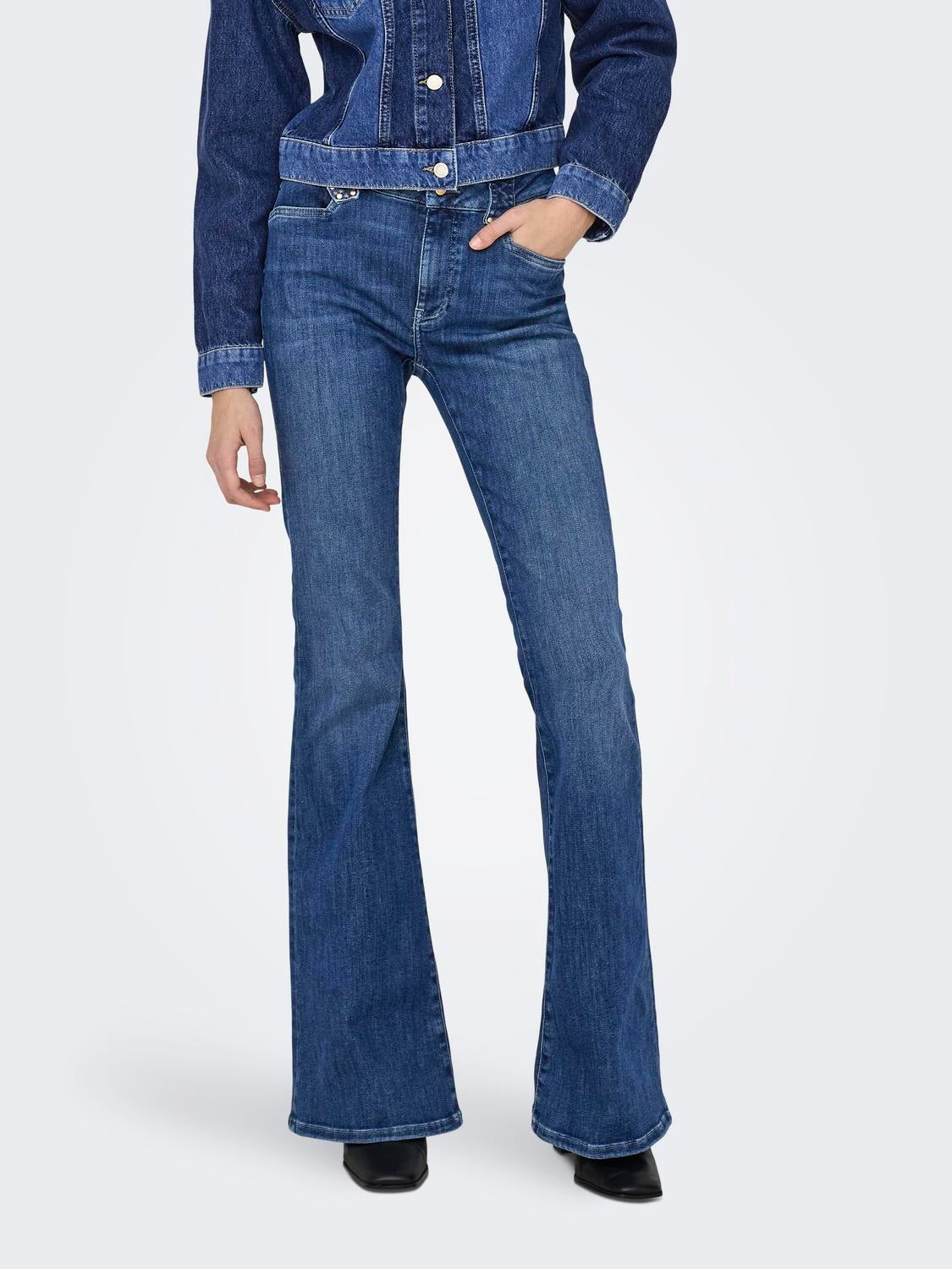 ONLCHERYL Mittlere Taille Ausgestellt Jeans Medium Blue Denim
