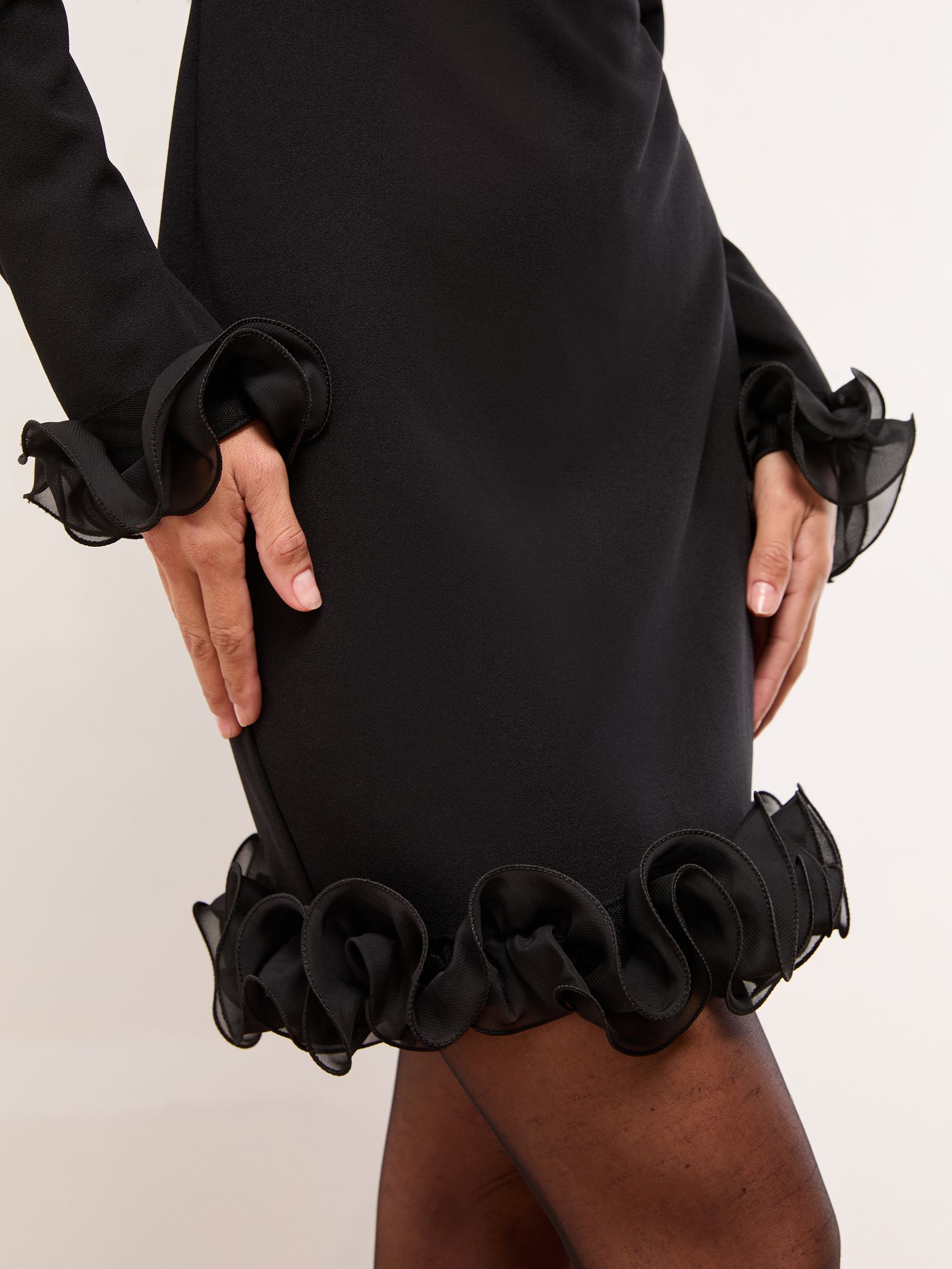 Lipsy mini-jurk met lange mouwen, ruches en vierkante hals