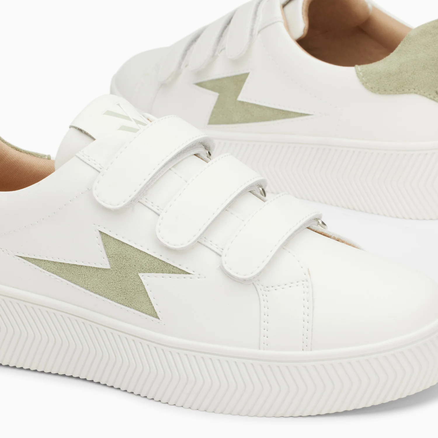 Sneakers-Baskets éclair Camelia blanc et vert amande à scratchs