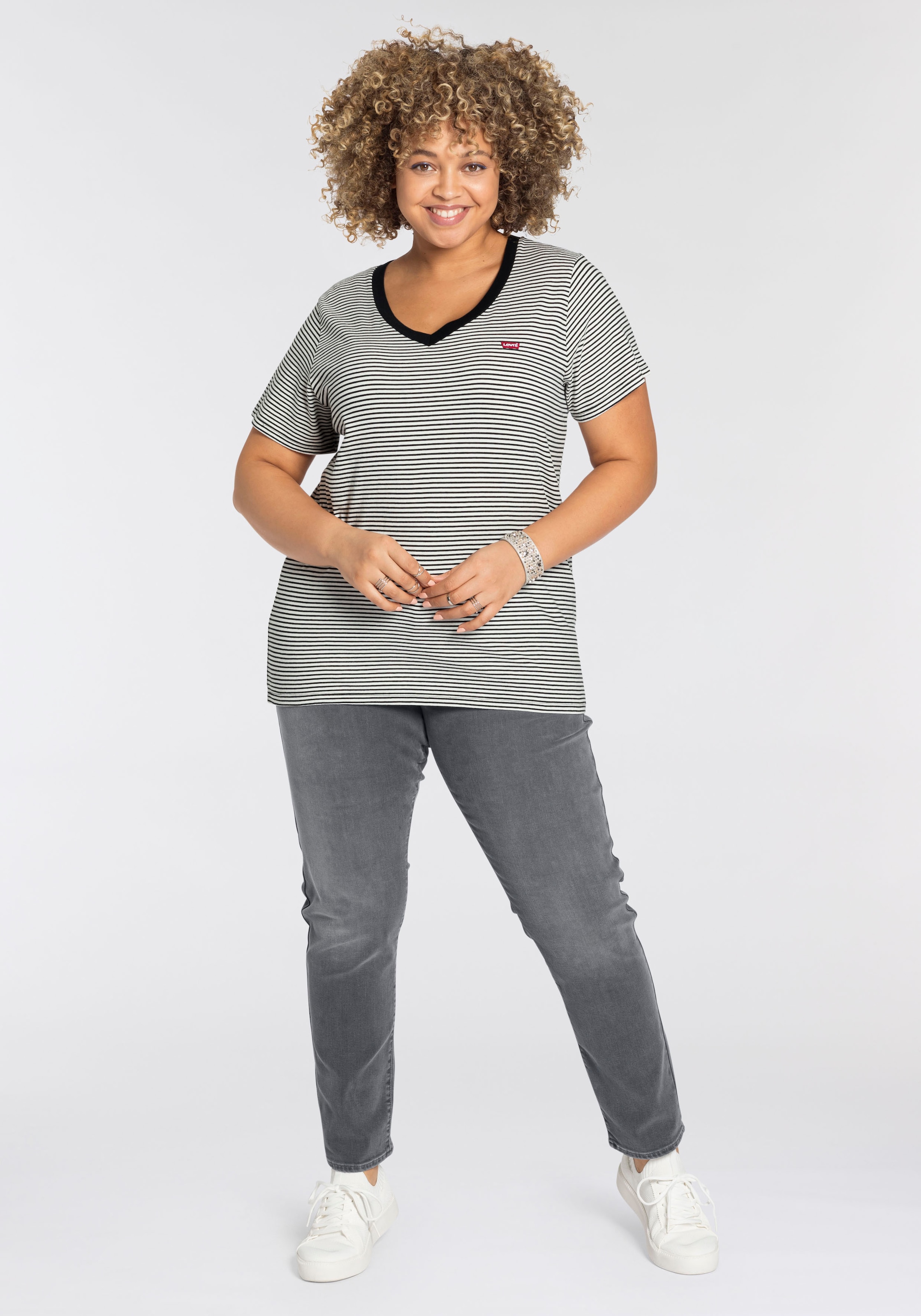 Levi's® Plus Kurzarmshirt »V NECK TEE« Gerade geschnittene Passform
