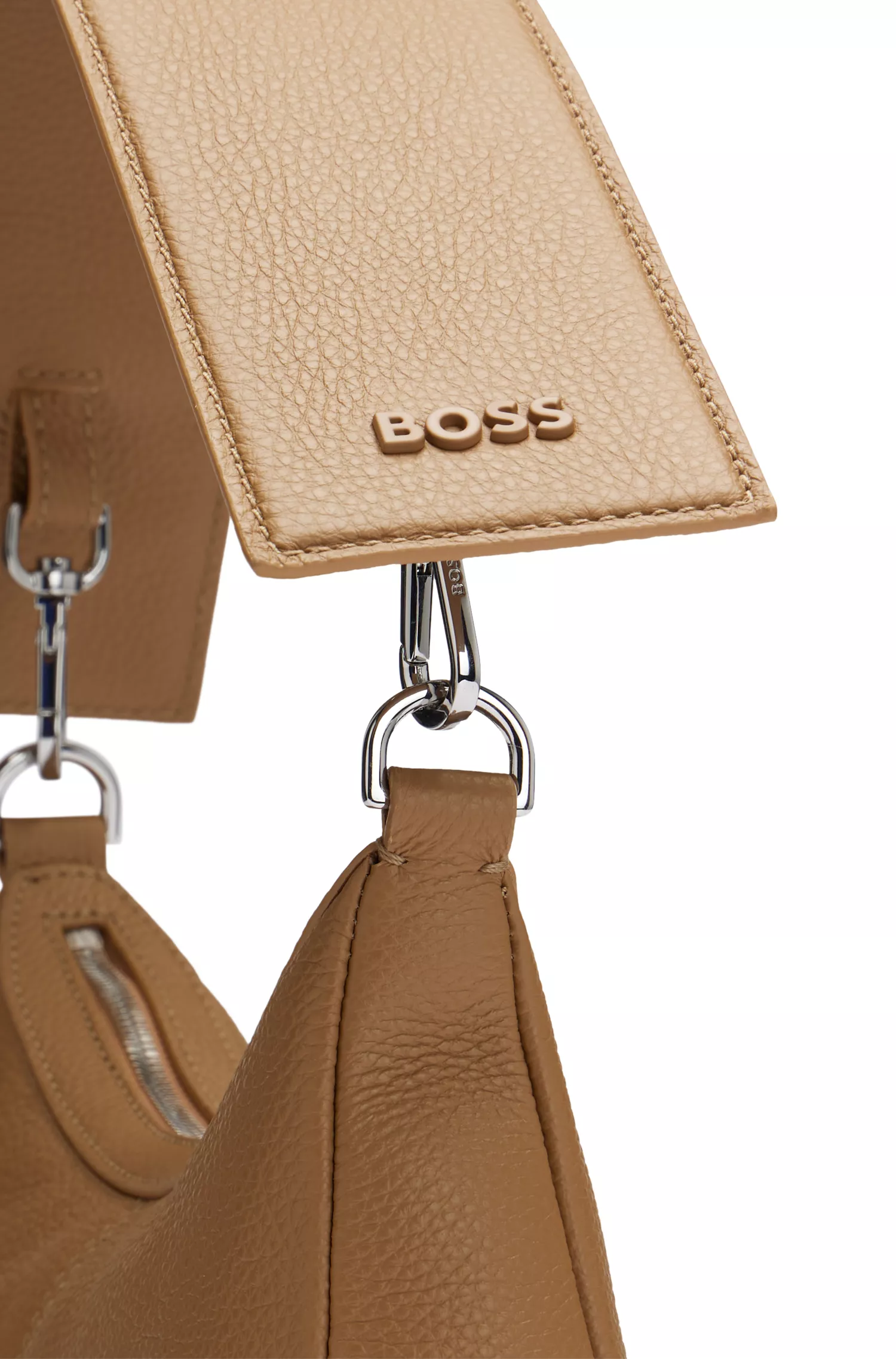 Bolsa BOSS Hobo preta em couro granulado com detalhes da marca.
