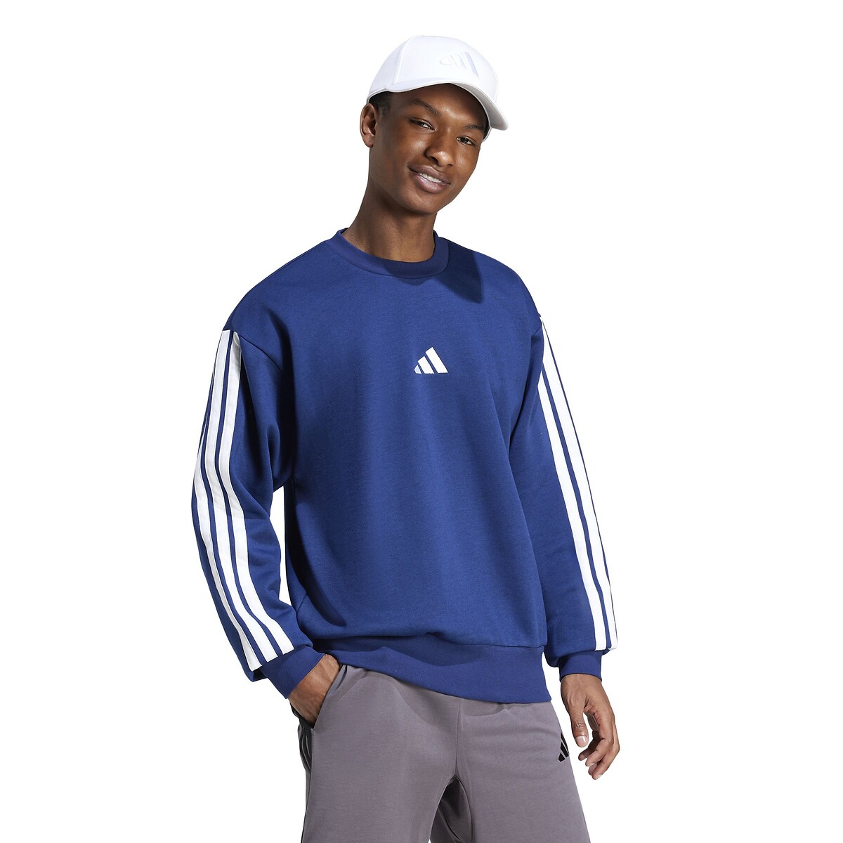 ADIDAS ROUPAS ESPORTIVAS<br>Suéter plano com gola redonda e as três listras essenciais