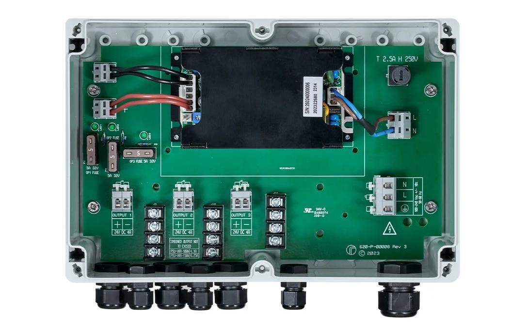 Netzteil PSU-VAR2-100W-3 für VARIO2<br>Die Leistungsaufnahmen der VARIO2-Serie (PSU) wurden speziell für die korrekte Stromversorgung aller VARIO2-Scheinwerfer einschliesslich VARIO2 IP PoE entwickelt