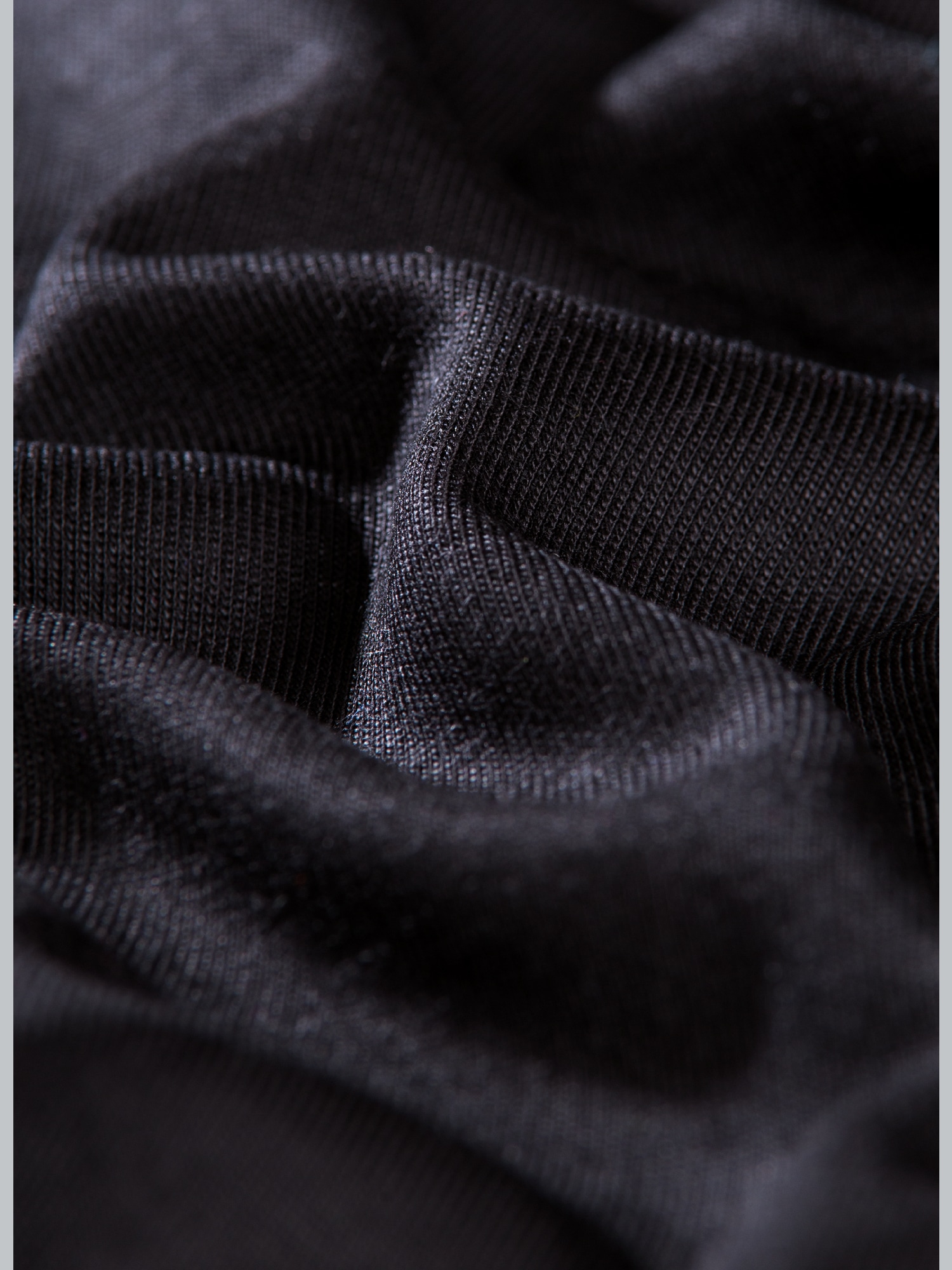 V-Shirt aus 100% Lyocell Schwarz