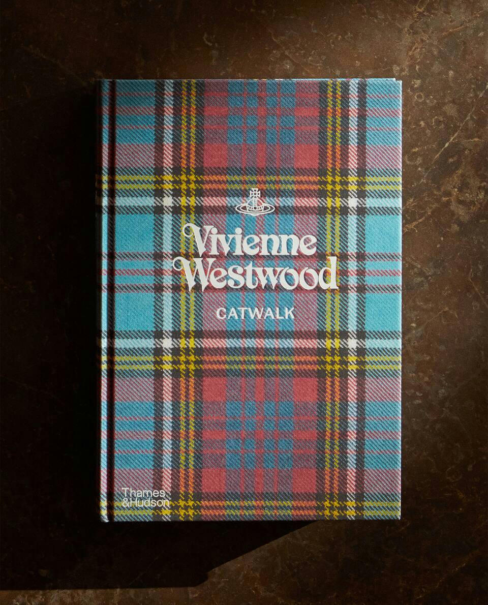 DESFILE DE VIVIENNE WESTWOOD