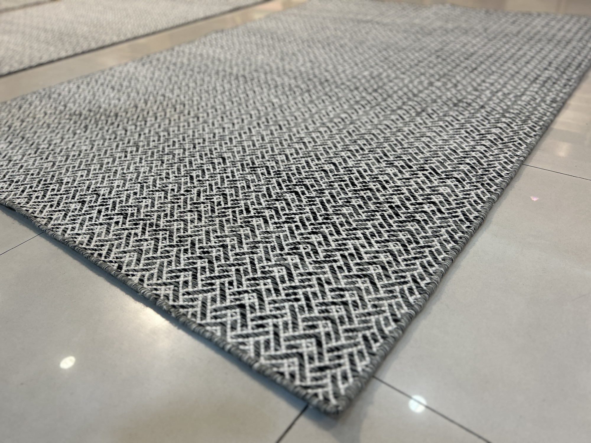 Teppich 'Shalini', aus Wolle, schwarz, weiß, L 140 cm, B 200 cm von fischer's lagerhaus