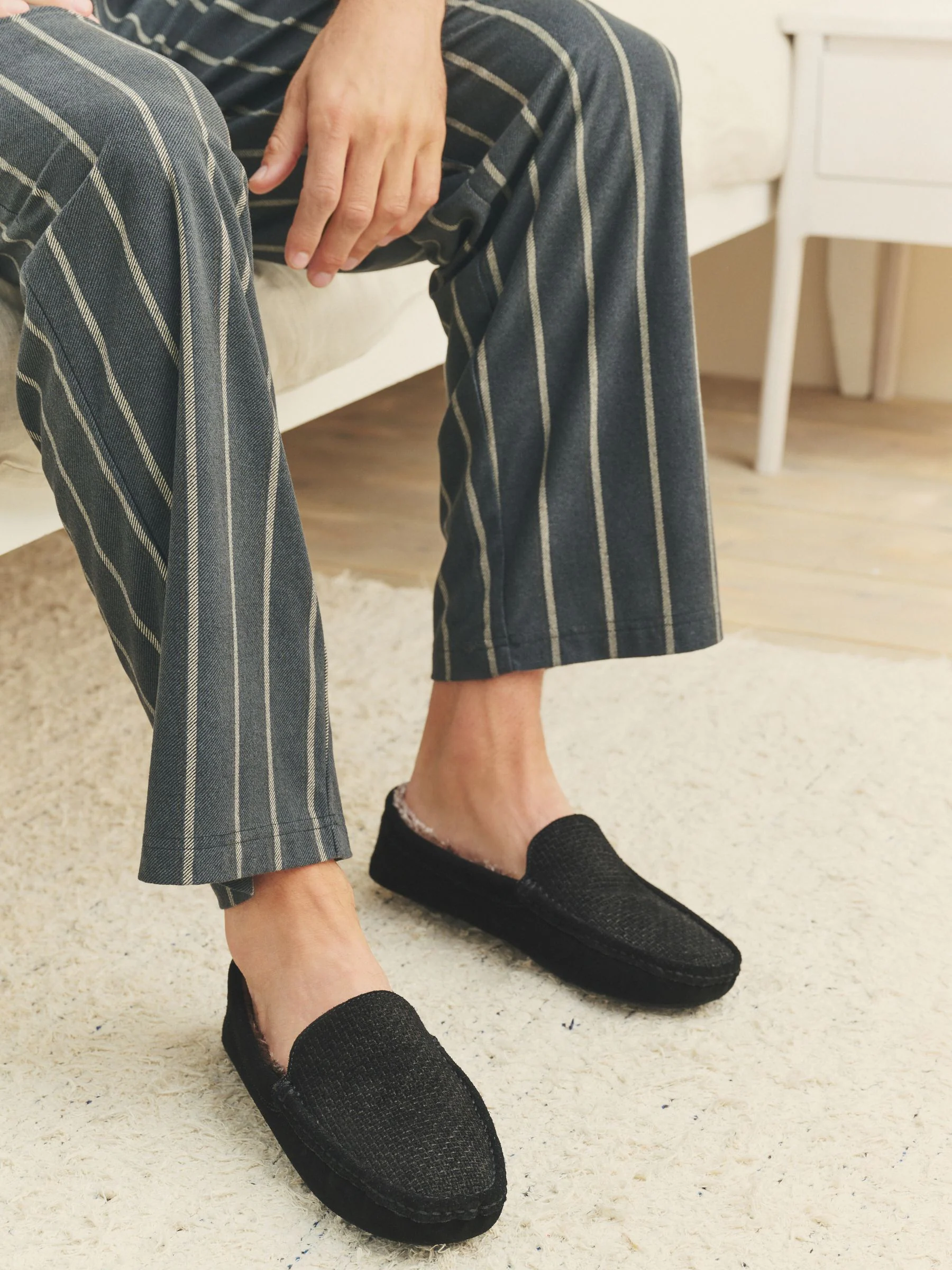 Zwart - Suède mocassinpantoffels met voering van imitatiebont