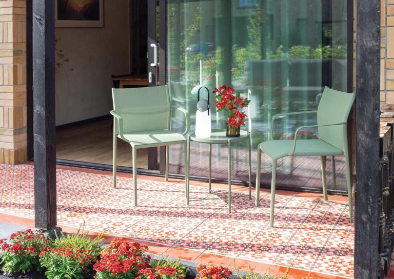 Fermob Cadiz tuinstoel met armleuningen storm grey