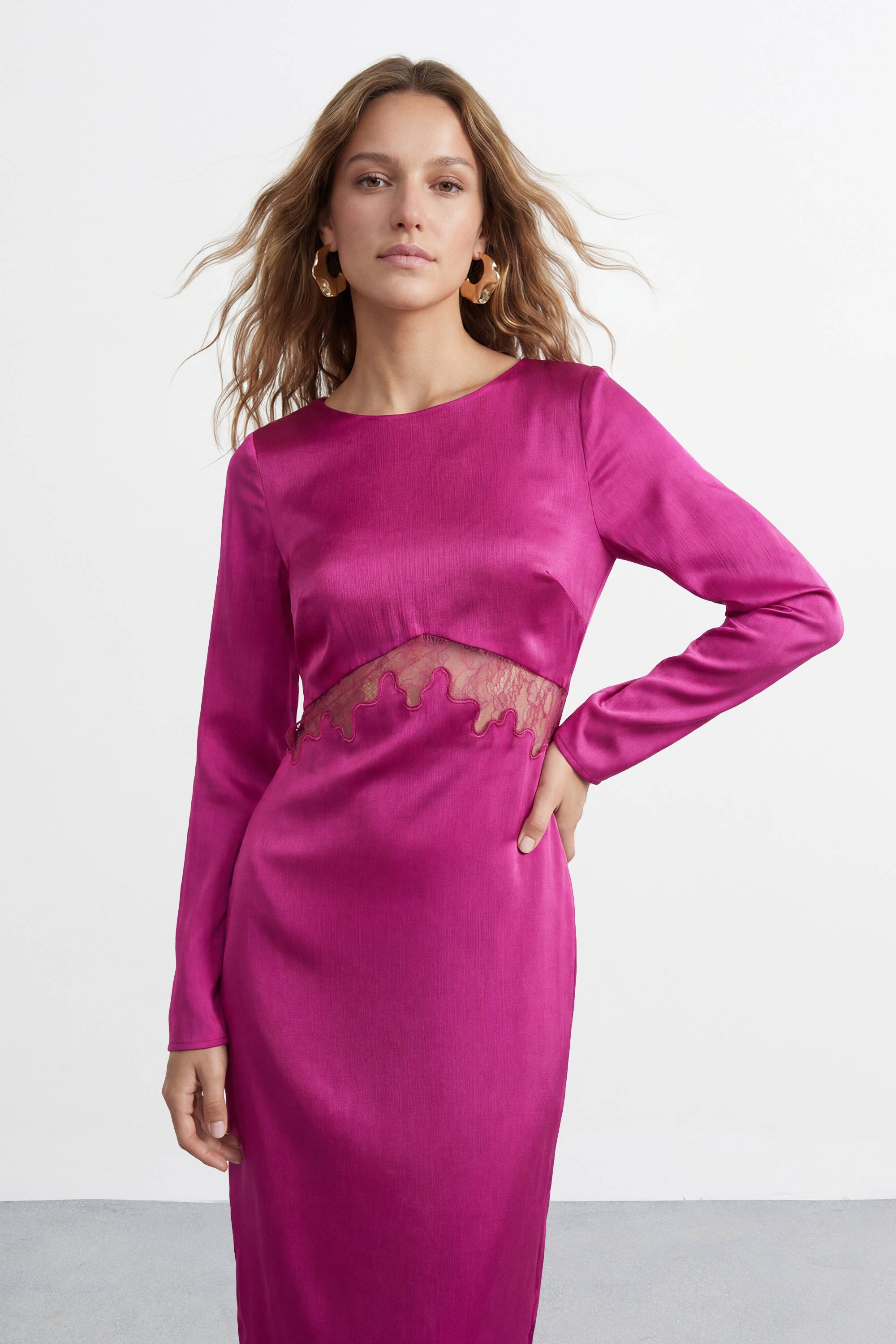 Warehouse Robe Midi En Satin À Manches Évasées Et Insert En Dentelle